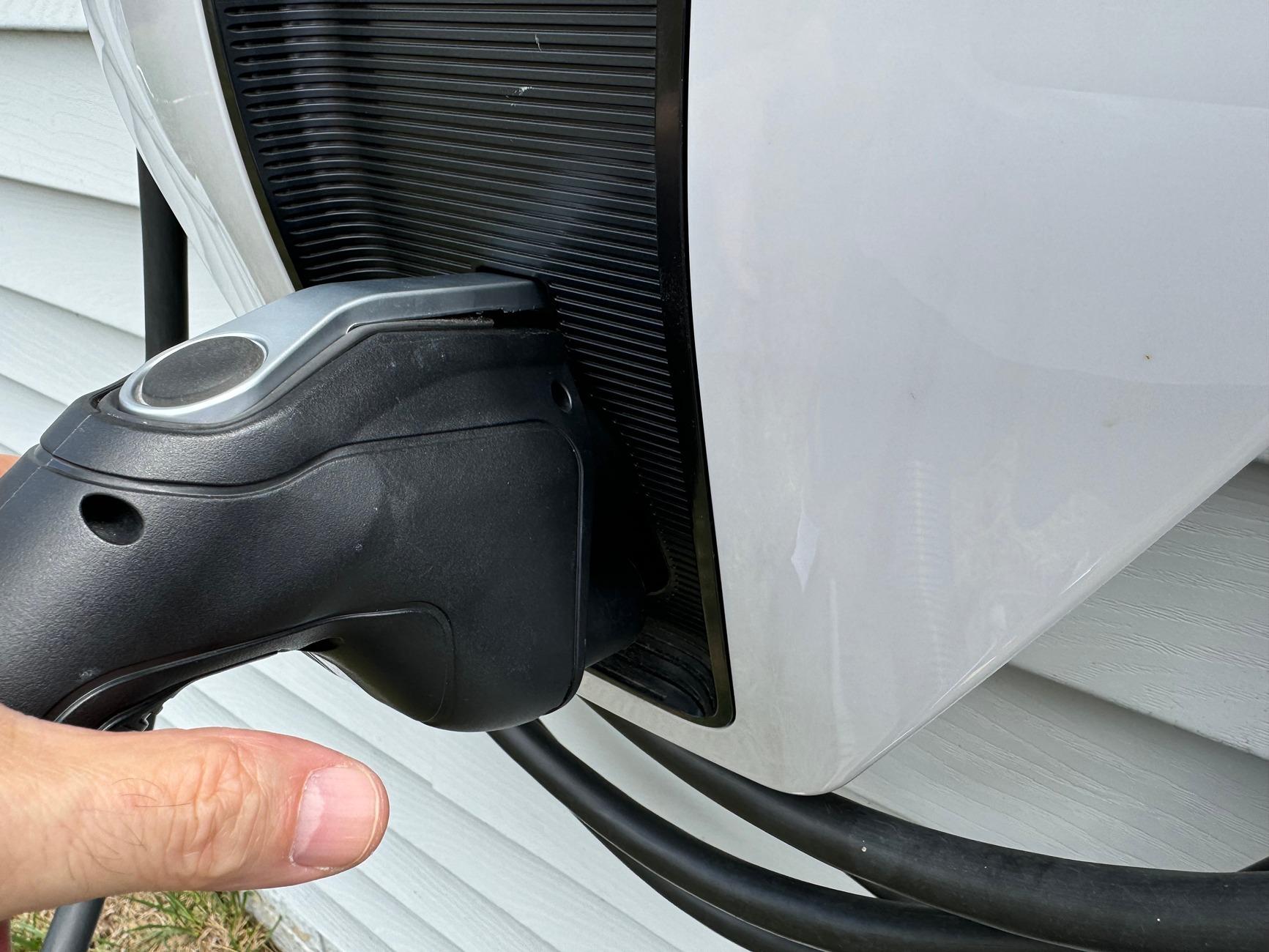 Ford F-150 Lightning Plug Will NOT Disengage From FCSP FIXED POST 87 Charge Station Pro Image 7