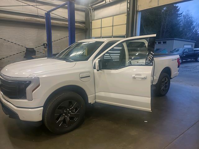 Ford F-150 Lightning ✅ 10/10 Lightning Build Week Group D995880D-E61E-4702-9171-02375653F841