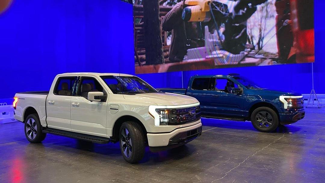 Ford F-150 Lightning OXFORD WHITE F-150 Lightning Photos & Club download