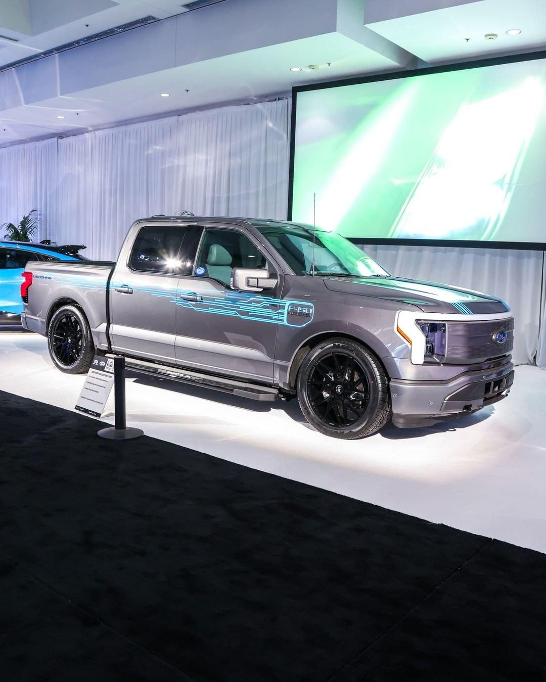 Ford F-150 Lightning Modified 2022 F-150 Lightning lowered on 22" Forgiato wheels & 305/45 tires download