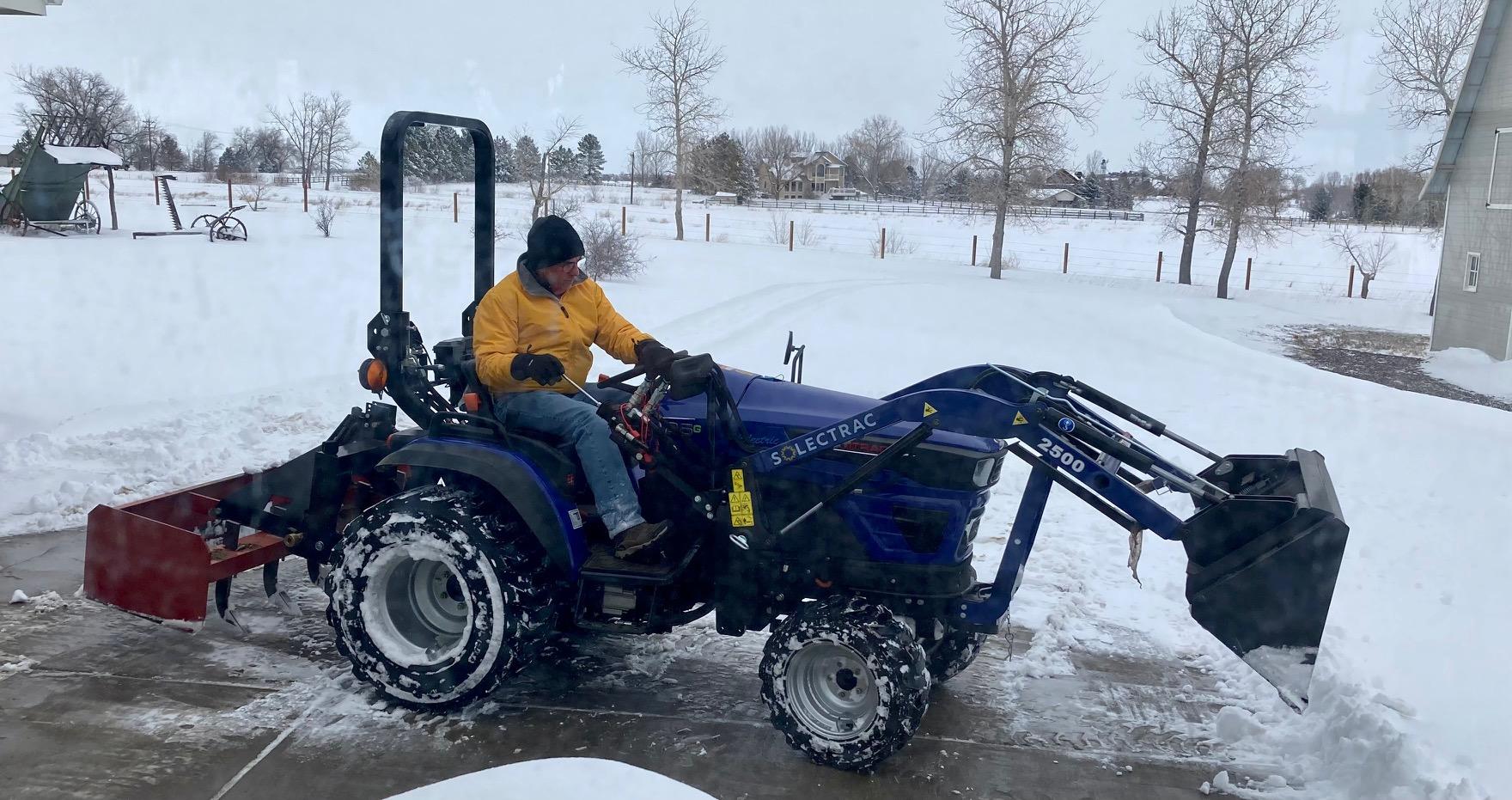 Ford F-150 Lightning Pics of Lightning Trucks Doing Truck Things. Post Yours! 📸 Electric tractor in the snow