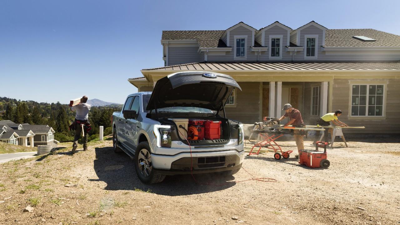 Ford F-150 Lightning Ford Debuts F-150 Lightning Pro – Electric Work Truck for Commercial Customers f150-lightning-pro-1