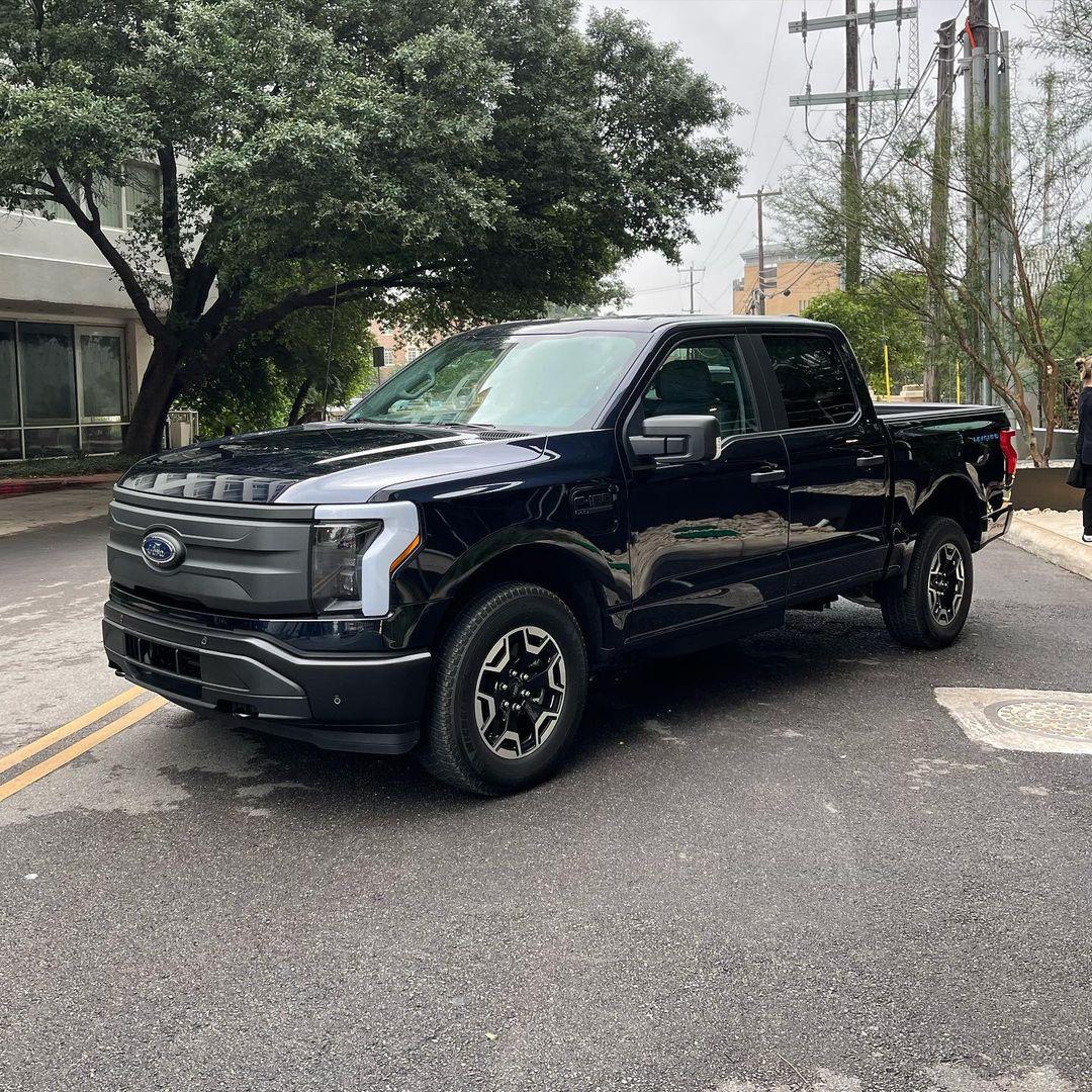 Ford F-150 Lightning ANTIMATTER BLUE F-150 Lightning Photos & Club F150 Lightning Pro Antimatter Blue Exterior and Interior 8