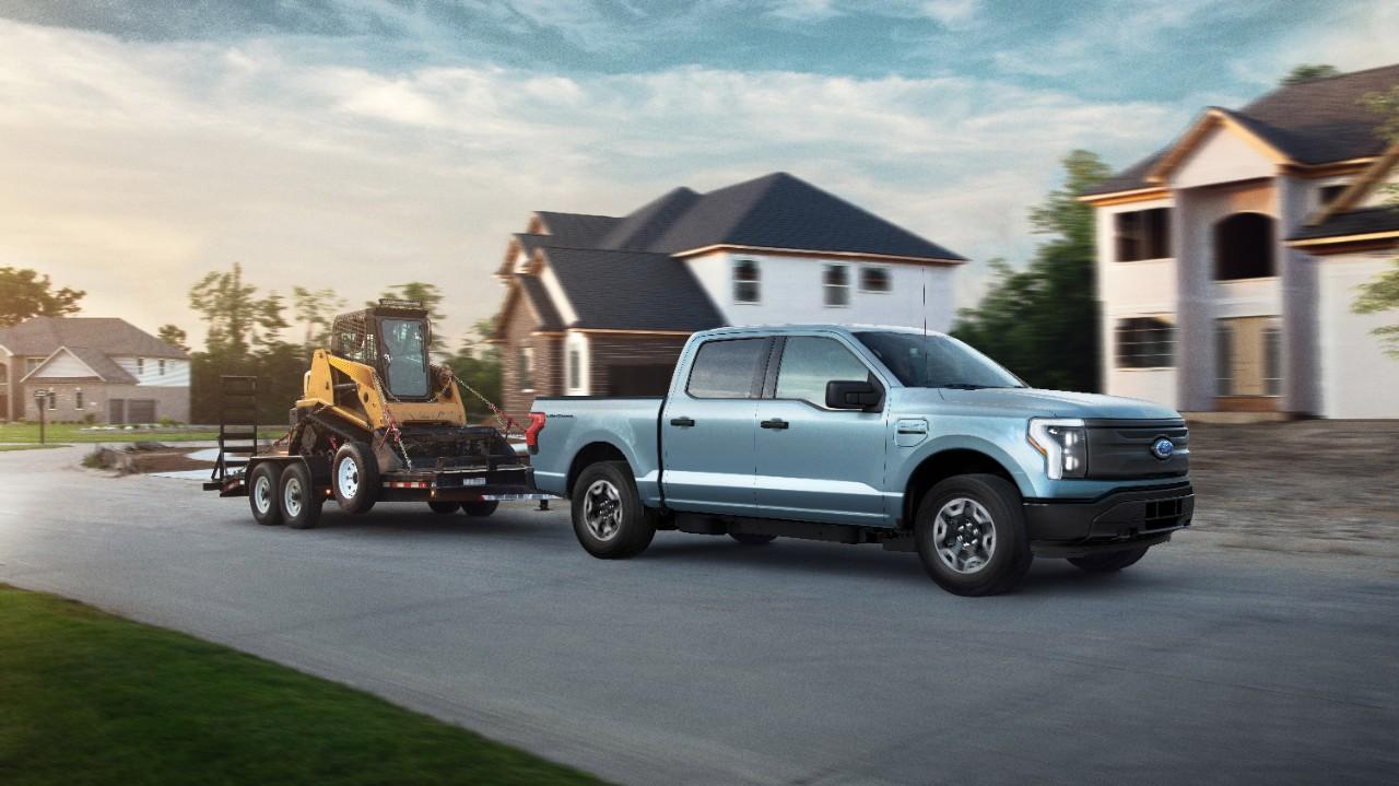 Ford F-150 Lightning Ford Debuts F-150 Lightning Pro – Electric Work Truck for Commercial Customers f150-lightning-pro-commercial-work-truck-7