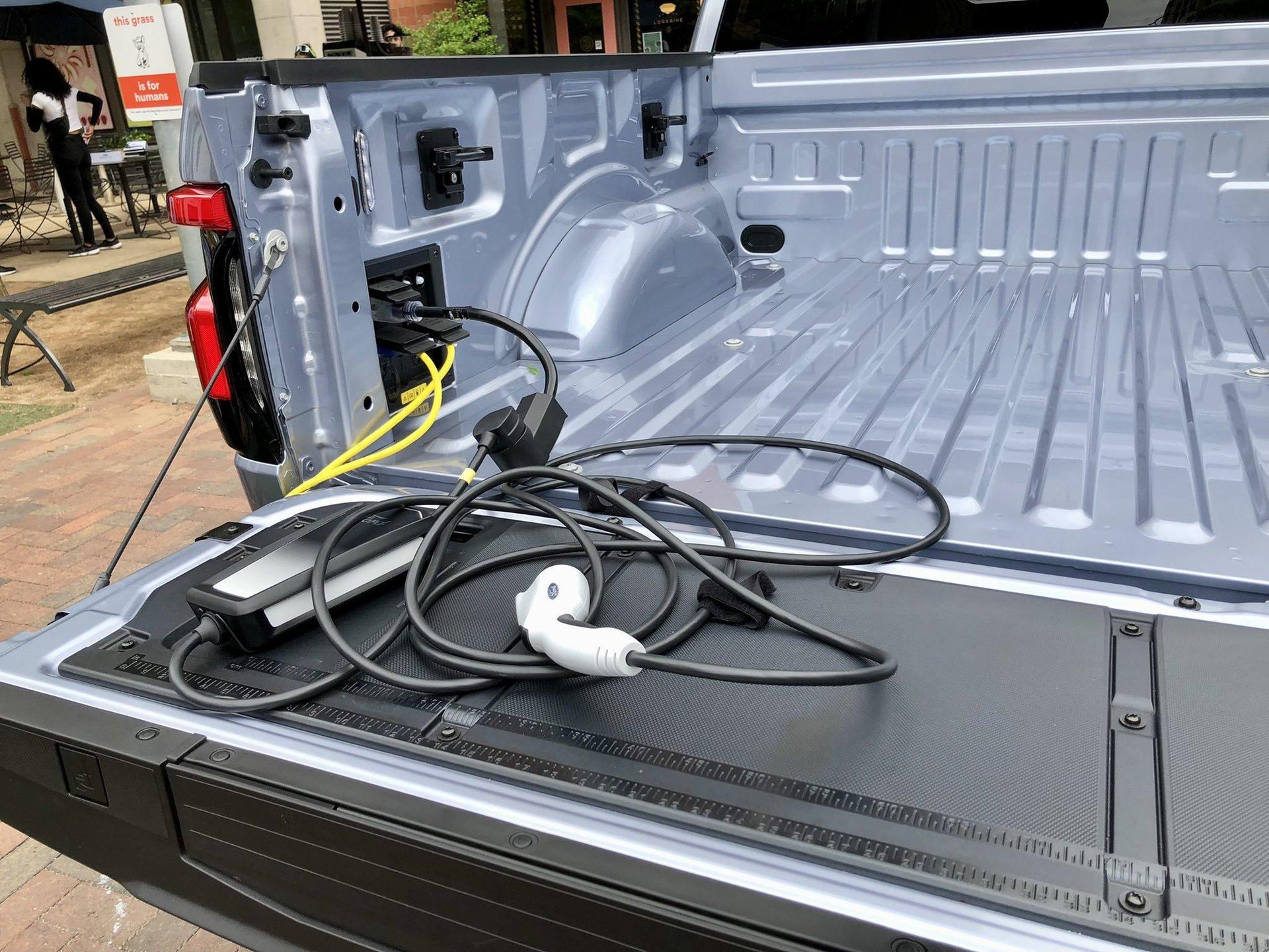 Ford F-150 Lightning F-150 Lightning Vehicle-to-Vehicle Charging a Mach-E F150 Lightning Vehicle to Vehicle Charger Charging Cabl