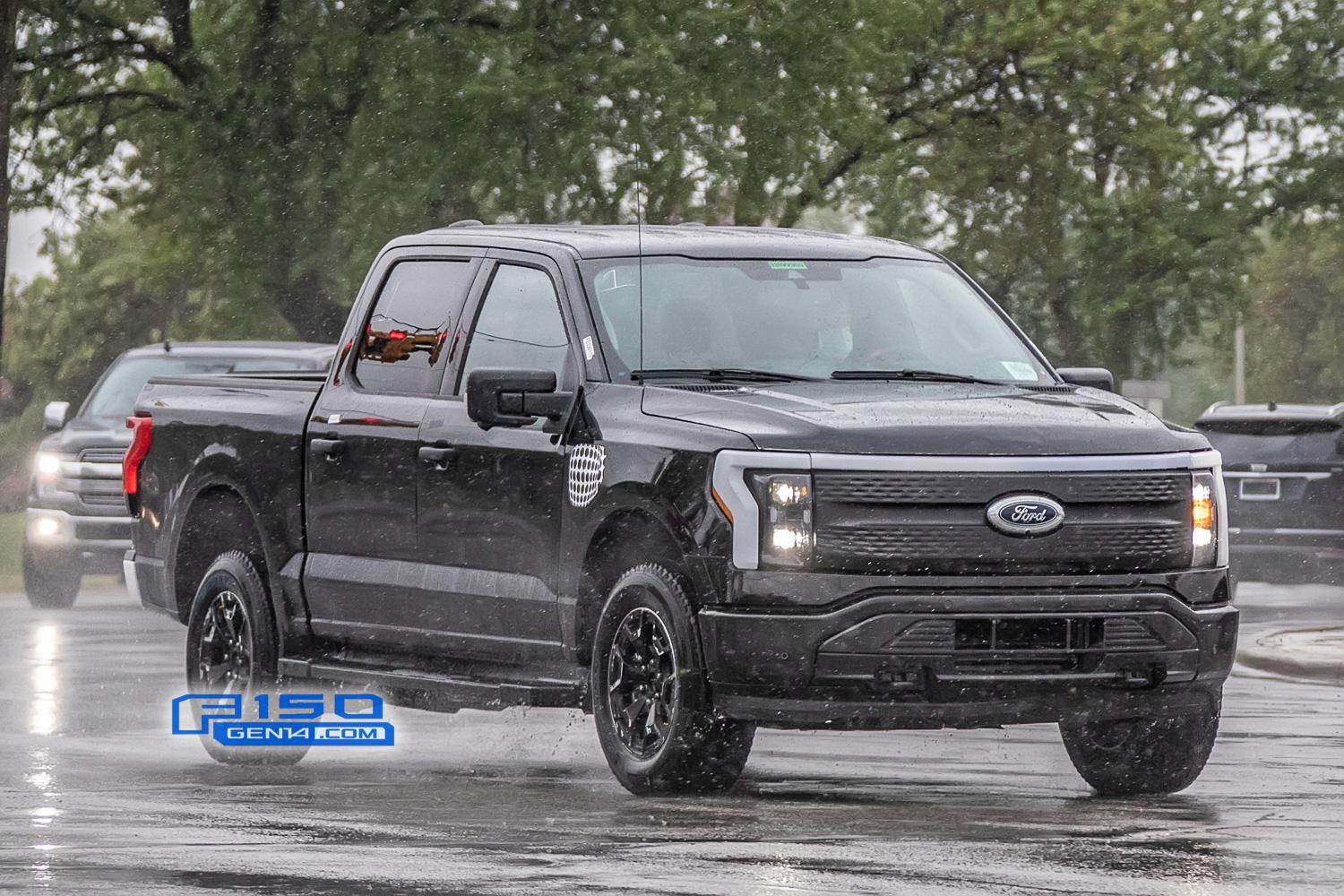 Ford F-150 Lightning F-150 Lightning XLT Caught Undisguised on Public Roads F150-Lightning-XLT-Spied-Undisguised-Testing-2