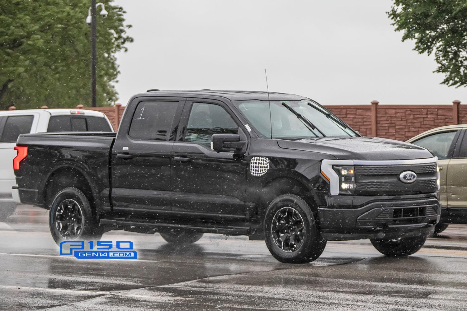 Ford F-150 Lightning F-150 Lightning XLT Caught Undisguised on Public Roads F150-Lightning-XLT-Spied-Undisguised-Testing-3