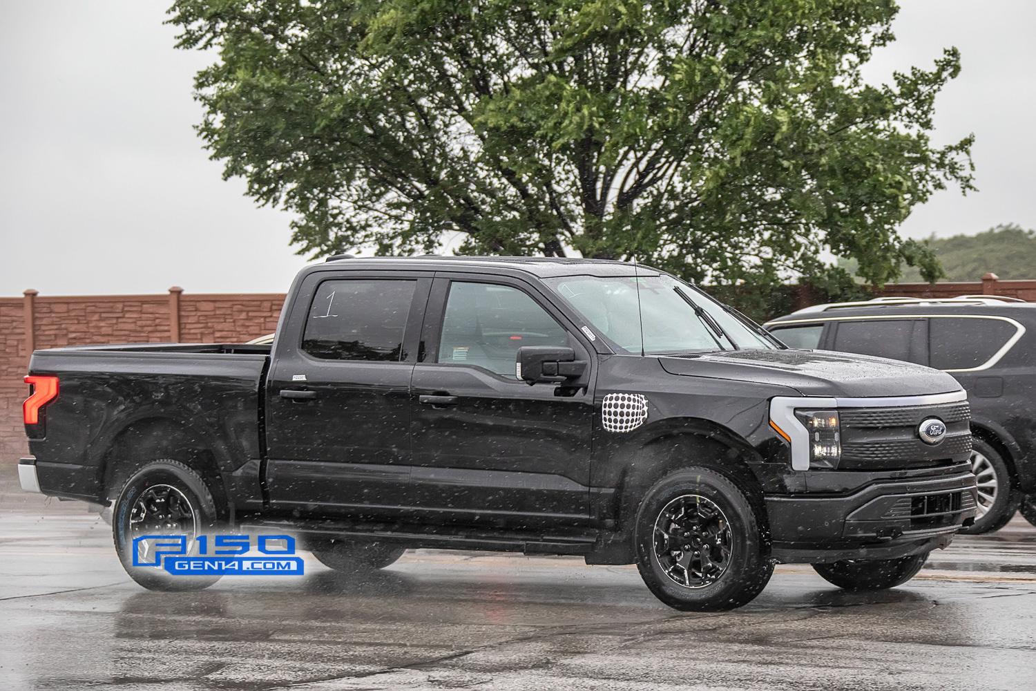 Ford F-150 Lightning F-150 Lightning XLT Caught Undisguised on Public Roads F150-Lightning-XLT-Spied-Undisguised-Testing-4