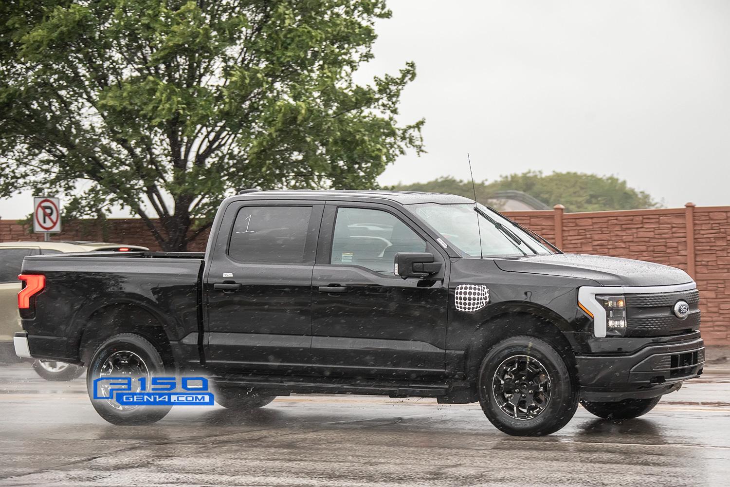 Ford F-150 Lightning F-150 Lightning XLT Caught Undisguised on Public Roads F150-Lightning-XLT-Spied-Undisguised-Testing-5