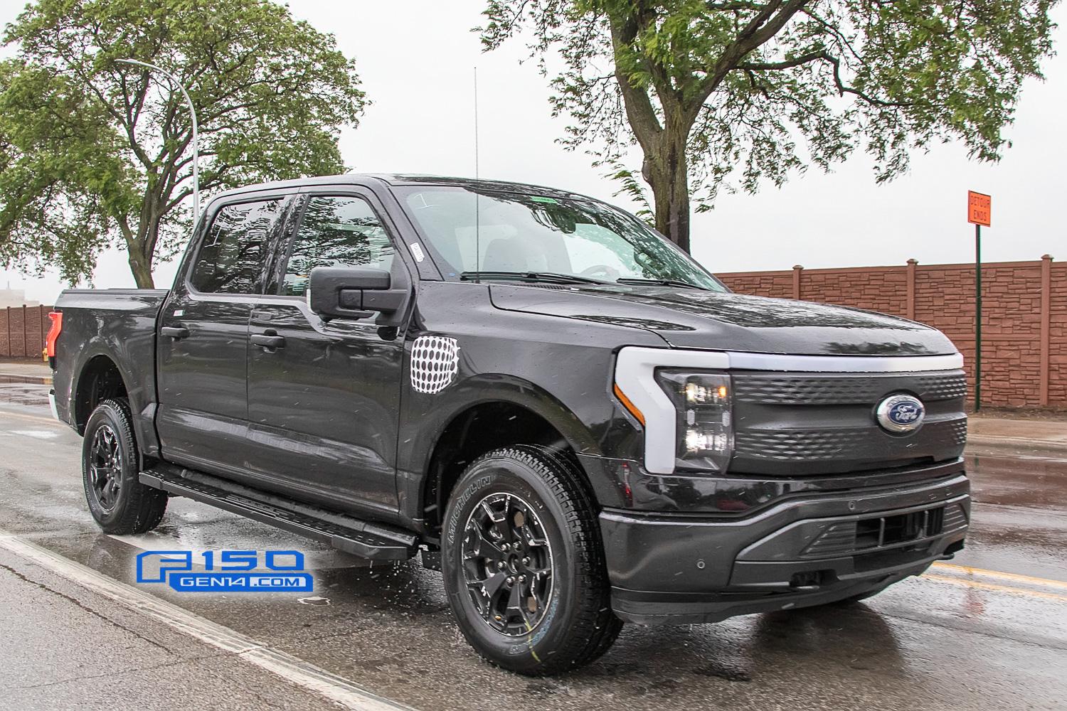 Ford F-150 Lightning F-150 Lightning XLT Caught Undisguised on Public Roads F150-Lightning-XLT-Spied-Undisguised-Testing-6