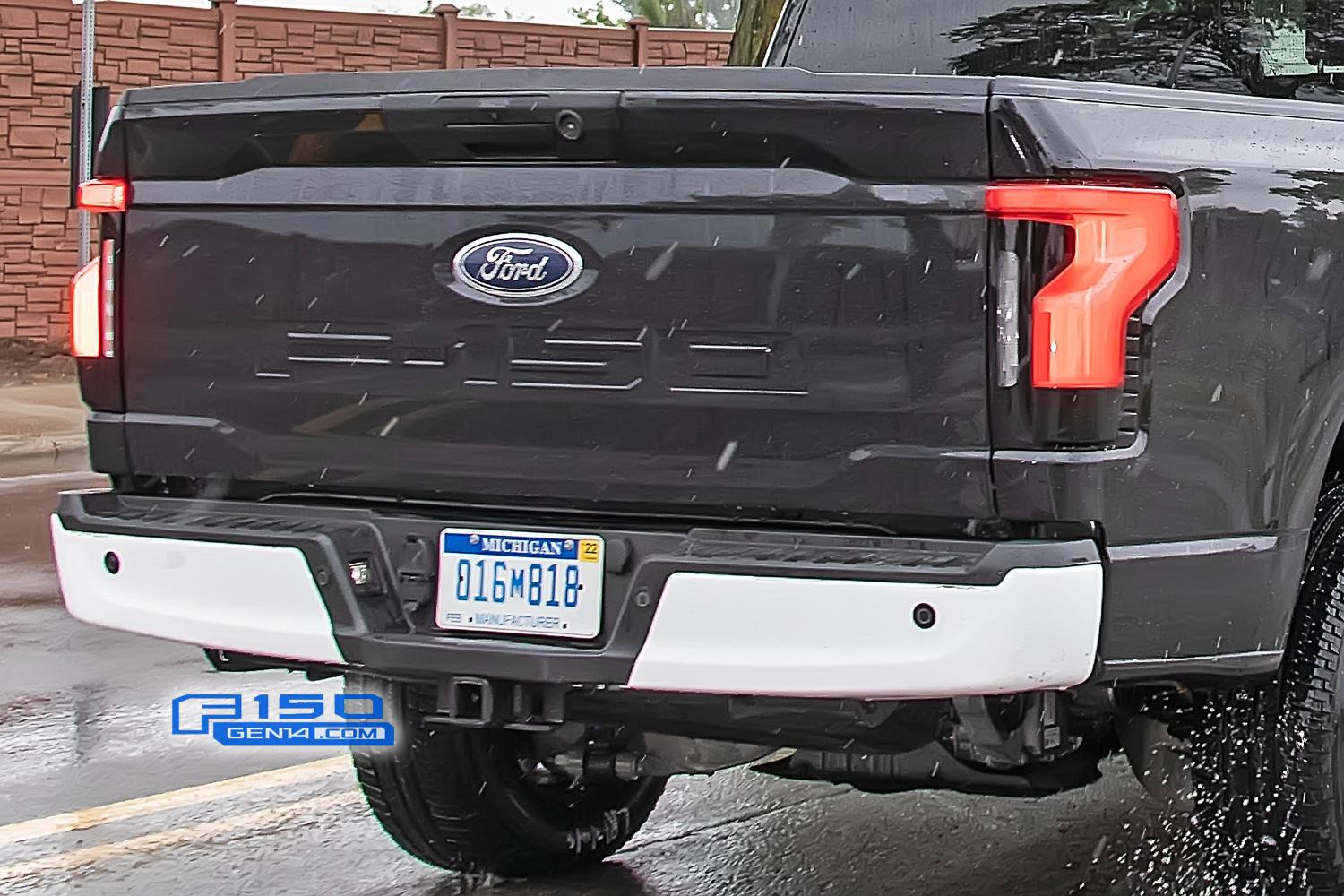 Ford F-150 Lightning F-150 Lightning XLT Caught Undisguised on Public Roads F150-Lightning-XLT-Spied-Undisguised-Testing-9