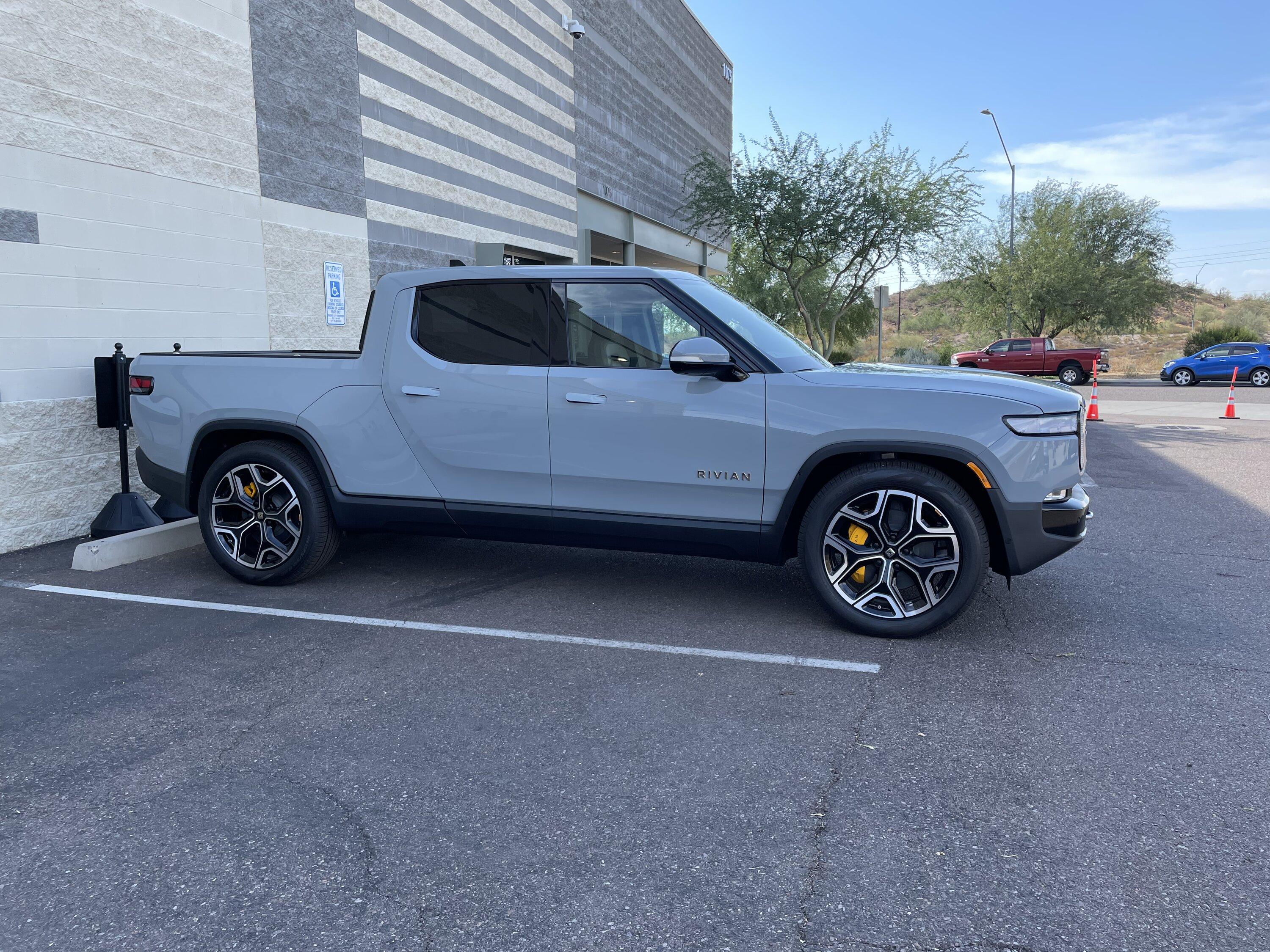 Ford F-150 Lightning Spotted: Avalanche Lightning XLT (new 2023 color) F53D7E1A-7022-4157-924E-AB69D28823B3