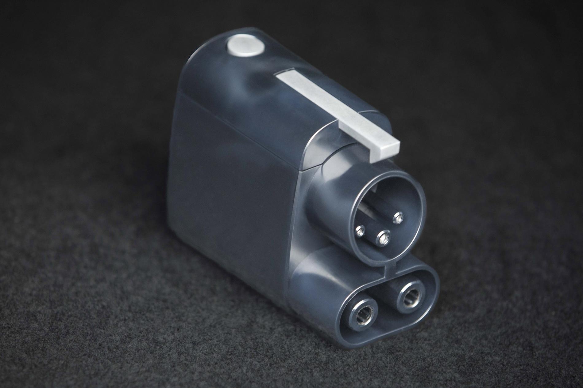 Fast Charging Adapter (NACS) 1.jpg