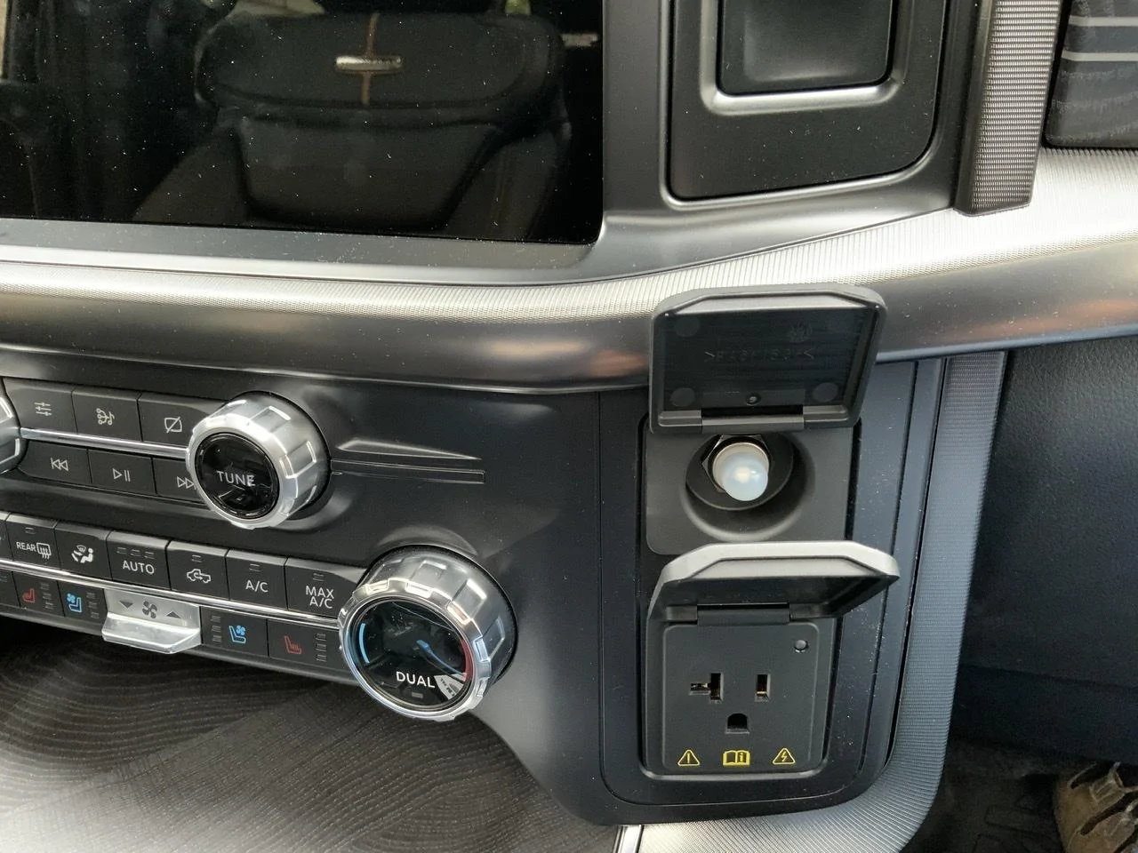 Ford F-150 Lightning Trailer camera receiver power options FD952574-E75B-4E98-86E2-23E95DBC00A6