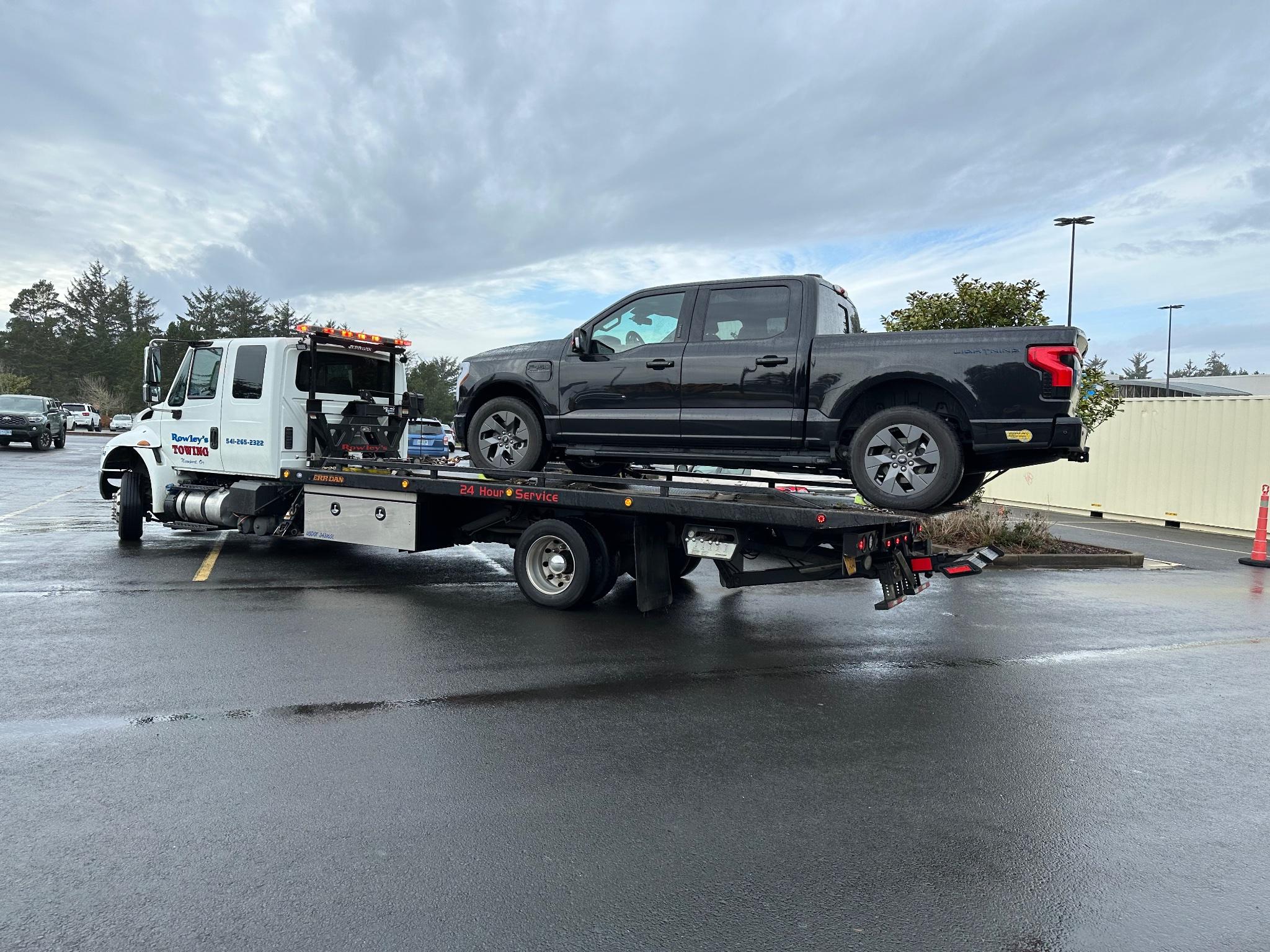Ford F-150 Lightning Lightning towed away from Electrify America charging station “after the EA charger fried my truck” FimnV-ZacAI-ck8