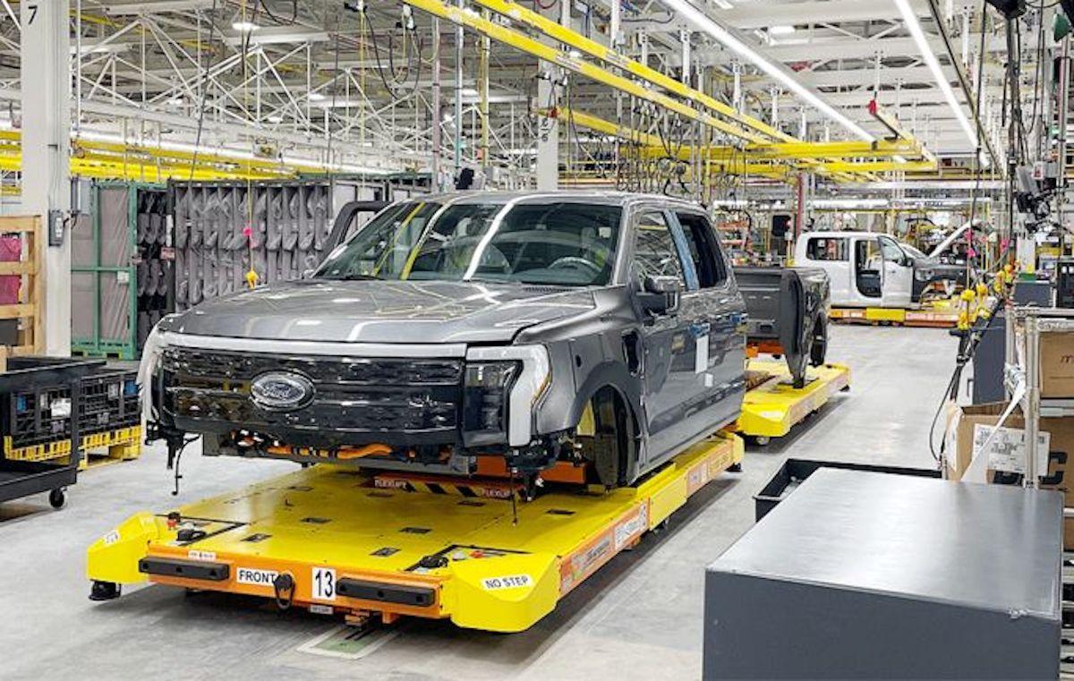 Ford F-150 Lightning Ford Doubling F-150 Lightning Production Capacity to 150,000 Per Year. Order Invitations Begin Thursday. FIQN3h5VIAAO09G