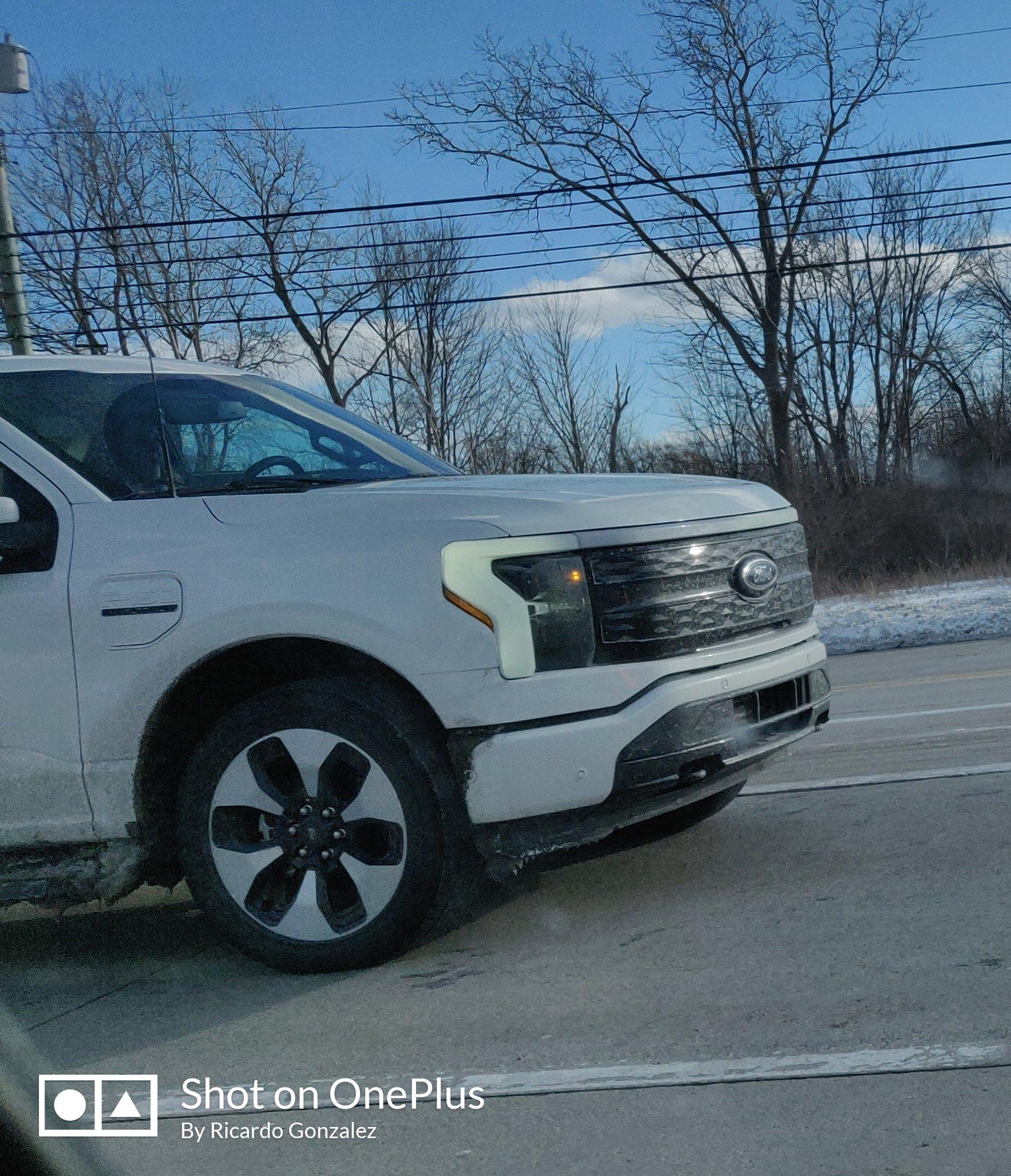 Ford F-150 Lightning OXFORD WHITE F-150 Lightning Photos & Club FL_hZgUXsAgDVwP