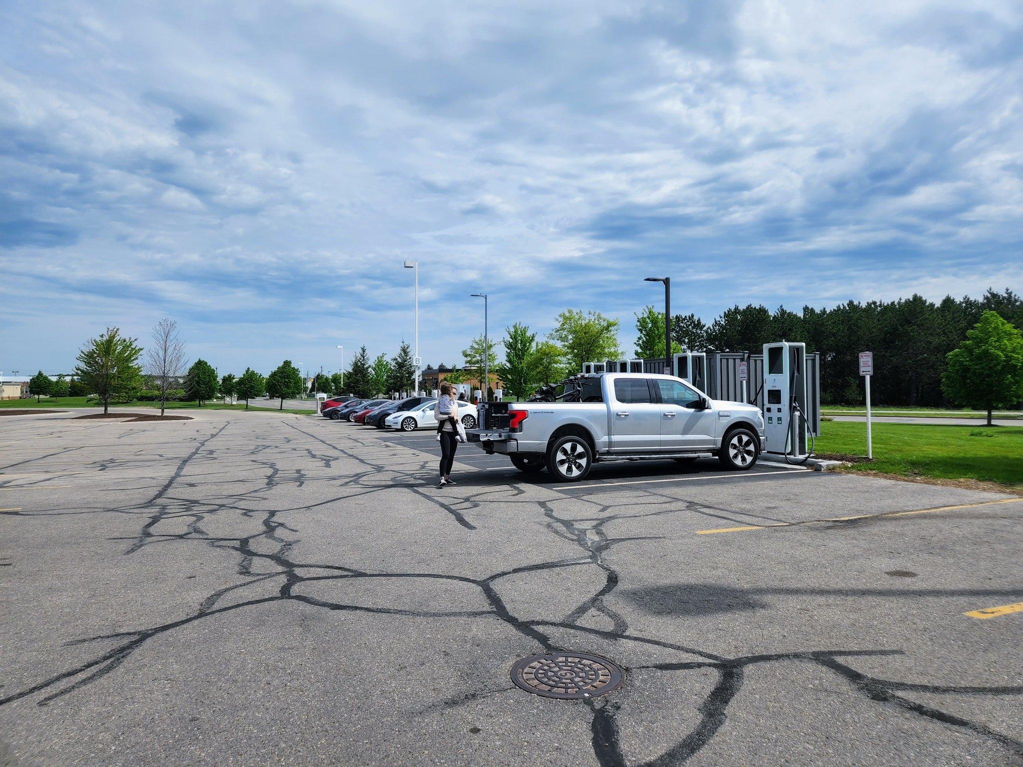 Ford F-150 Lightning BlueCruise, Charging Networks, and Trip Stats FUBAysLXoAIrruF