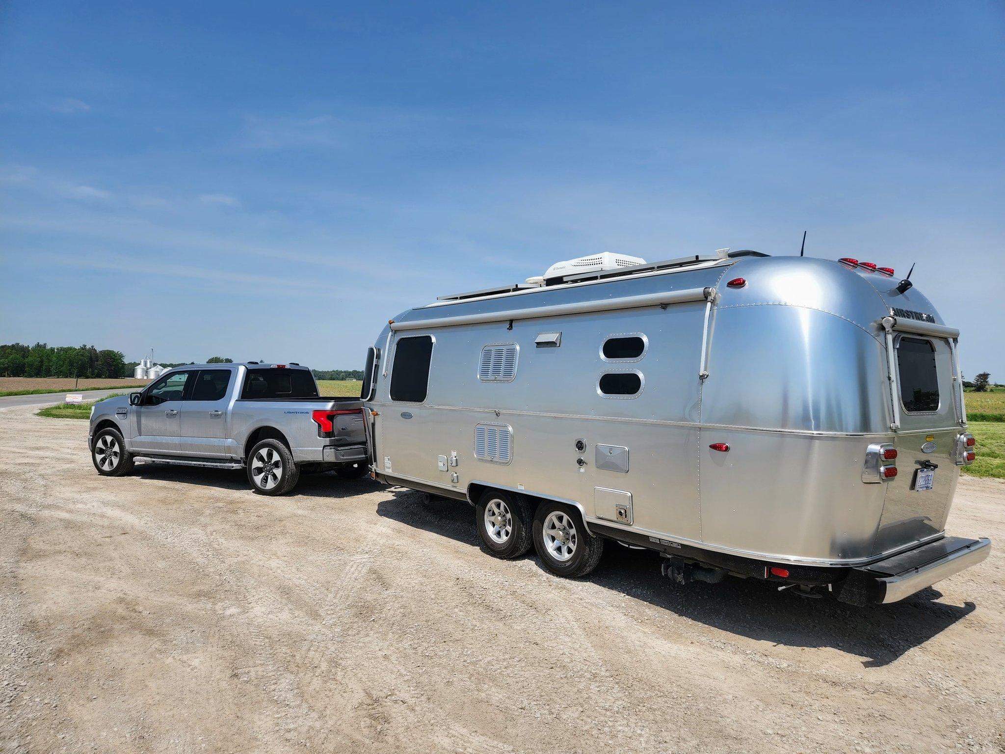 Ford F-150 Lightning Lightning Towing Stats with my 23FB Airstream Trailer FUBqwKJXwAIIyDl