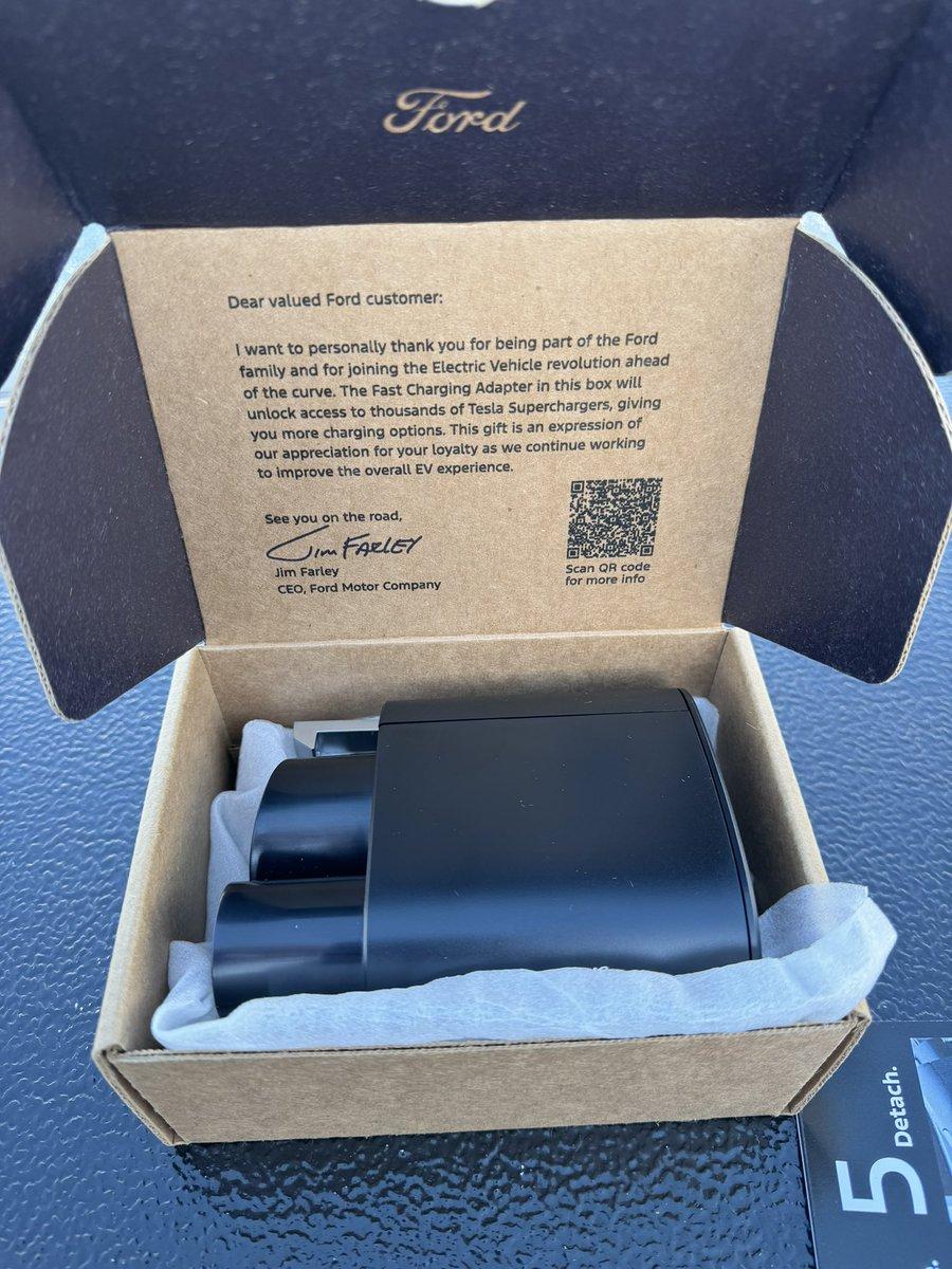 Ford F-150 Lightning Jim Farley's Note to owners as they open the NACS Adapter box 📝 ghibx7_weaeyegh-jpe