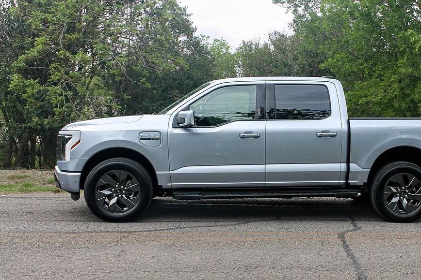 Iced Blue Silver F150 Lightning 4.jpg