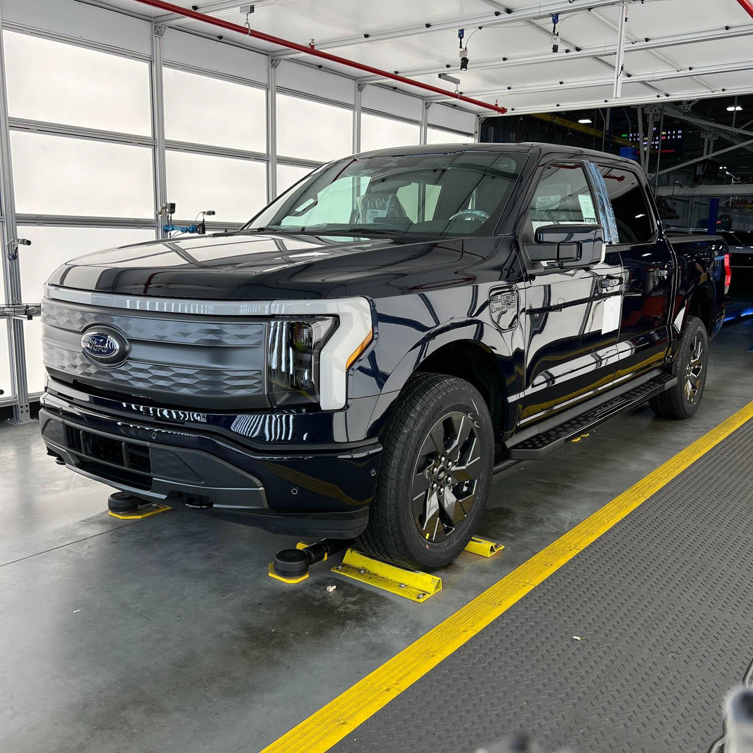 Ford F-150 Lightning ✅ 11/14 Lightning Build Week Group (MY2023) image (1)