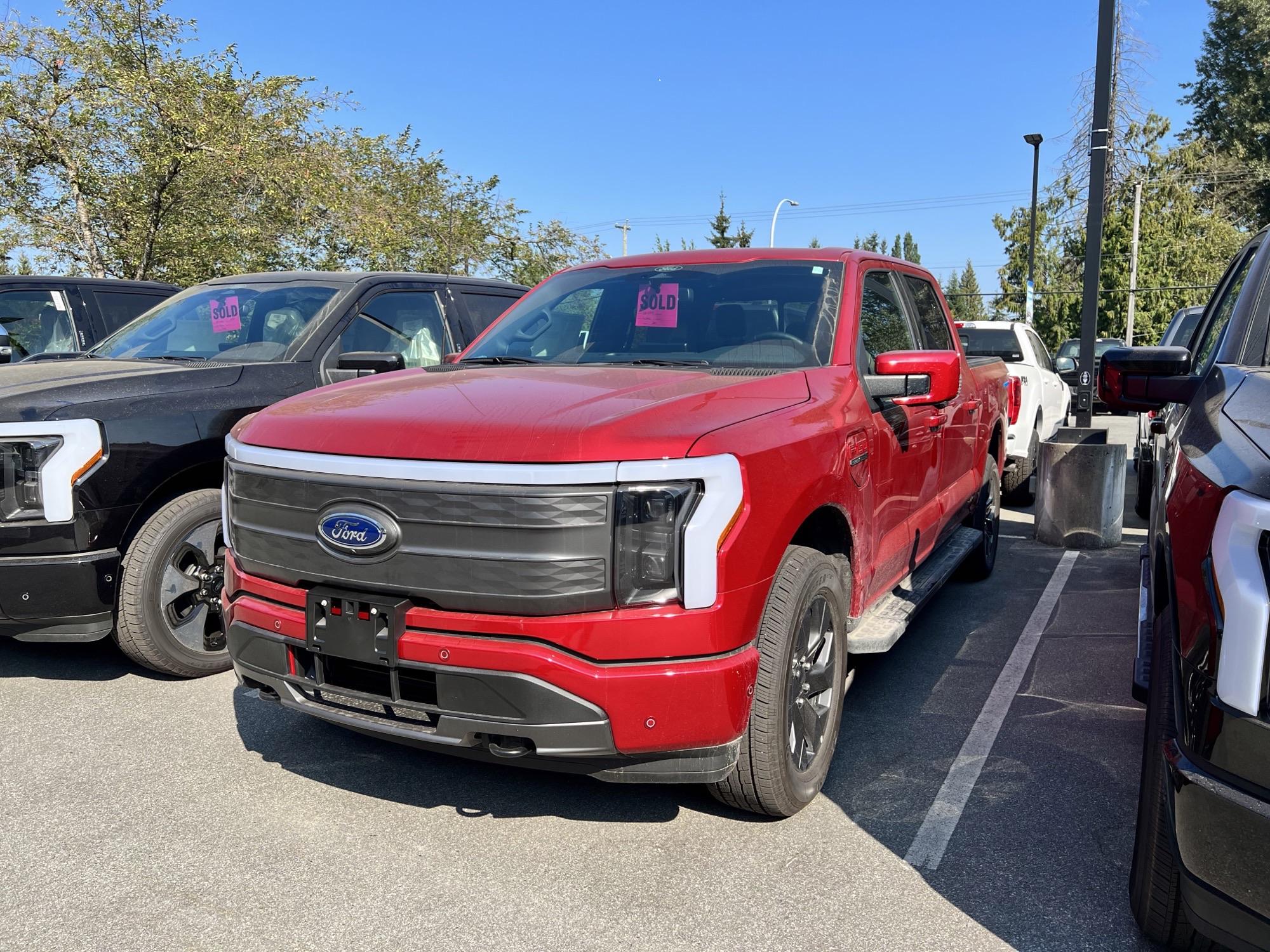 Ford F-150 Lightning ✅ 6/6 Lightning Build Week Group Ima