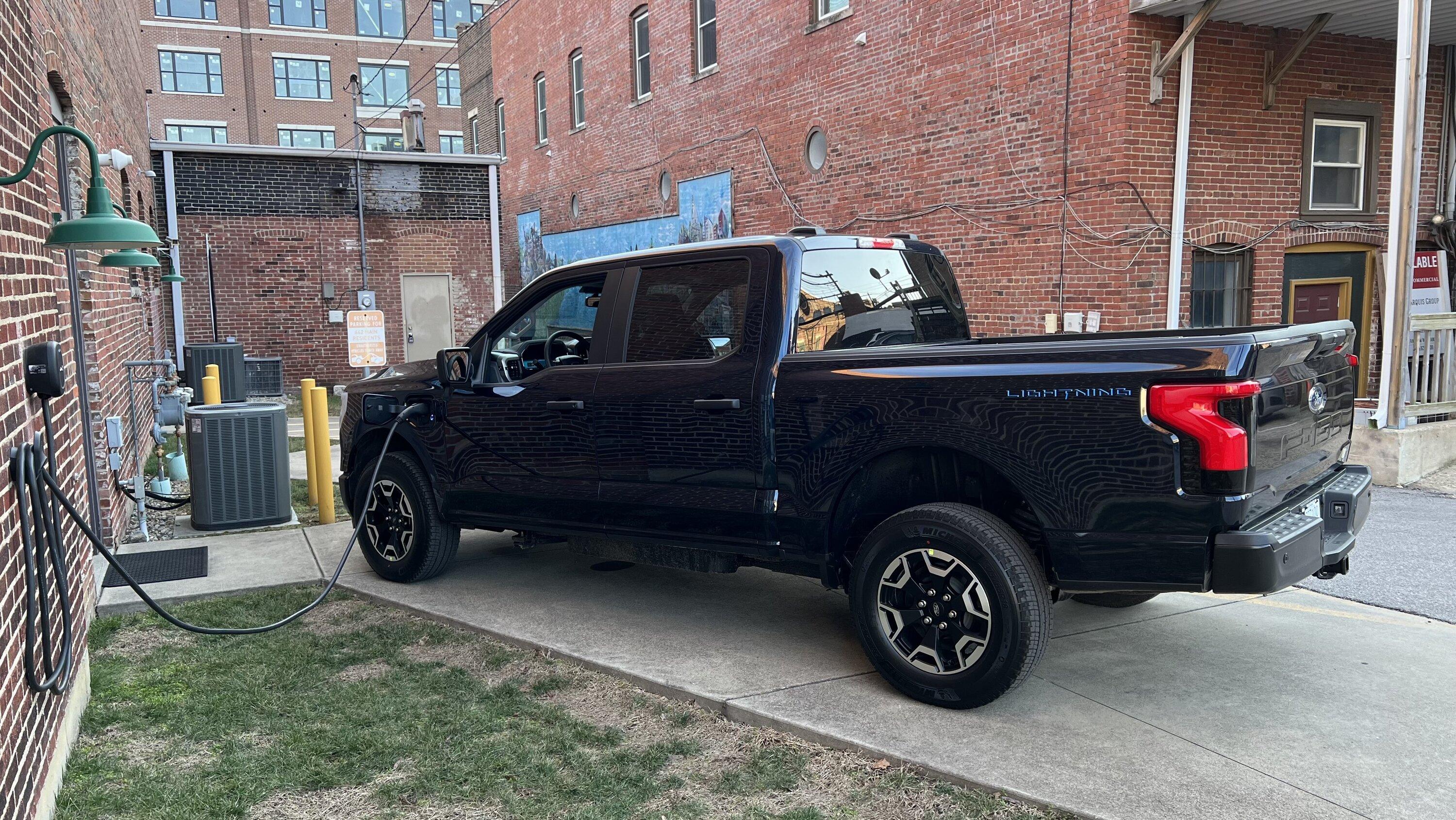 Ford F-150 Lightning ✅ 1/9/2023 Lightning Build Week Group (MY2023) IMG-3509