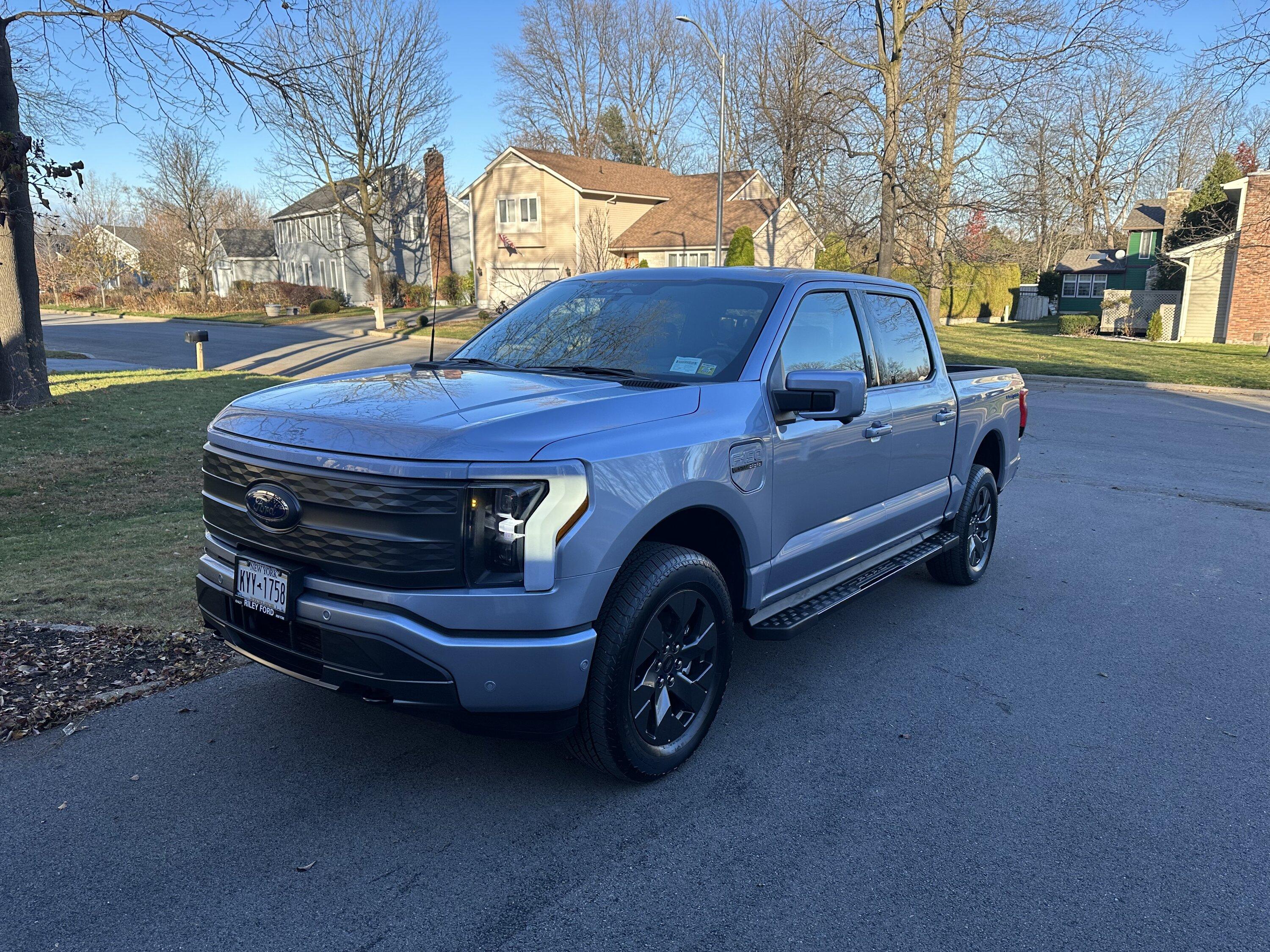 Ford F-150 Lightning FS: 2022 Lariat SR IMG_0177