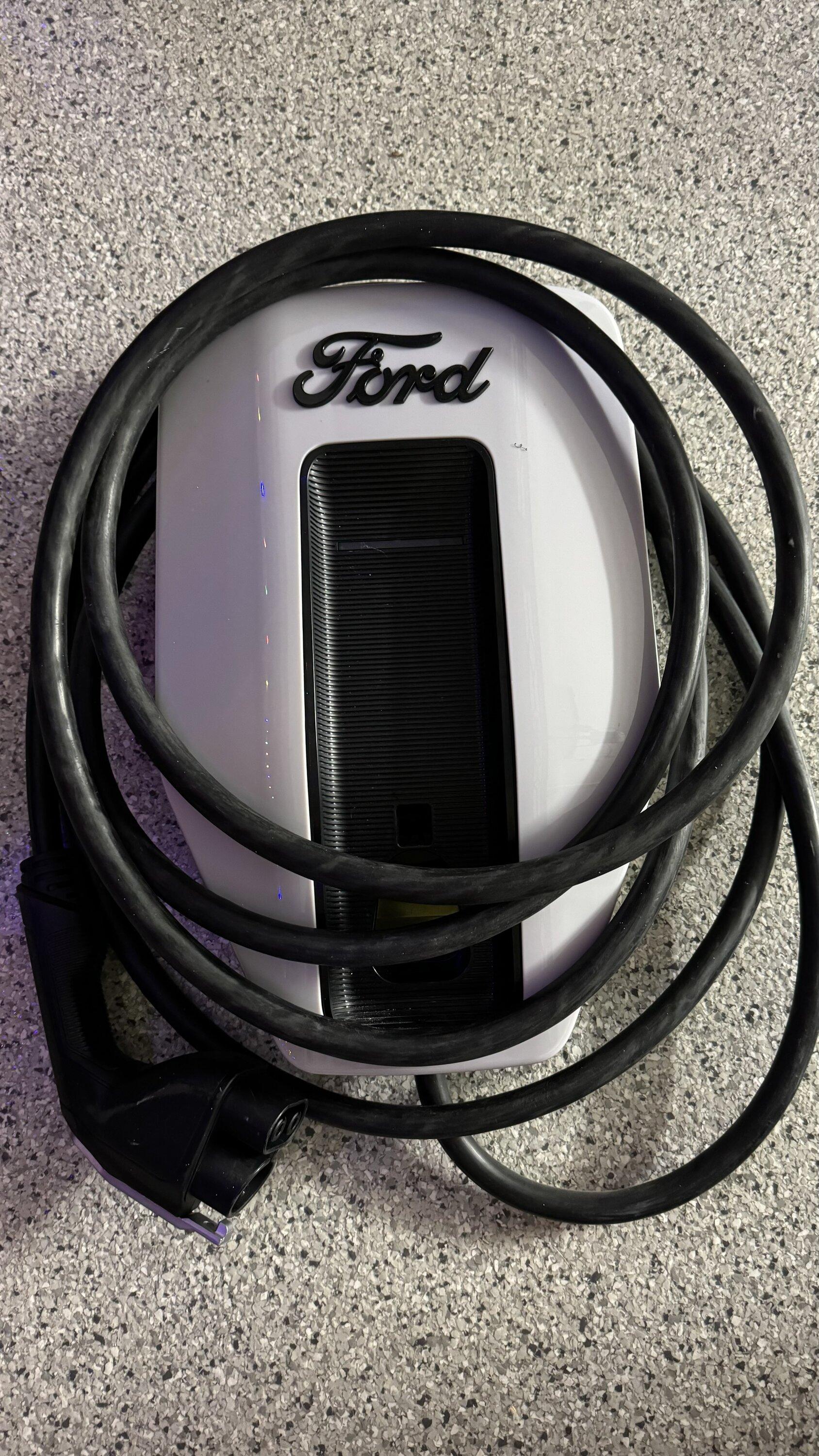Ford F-150 Lightning Used Charge Station Pro in San Diego (Encinitas) in Very Good Condition $200 IMG_1117