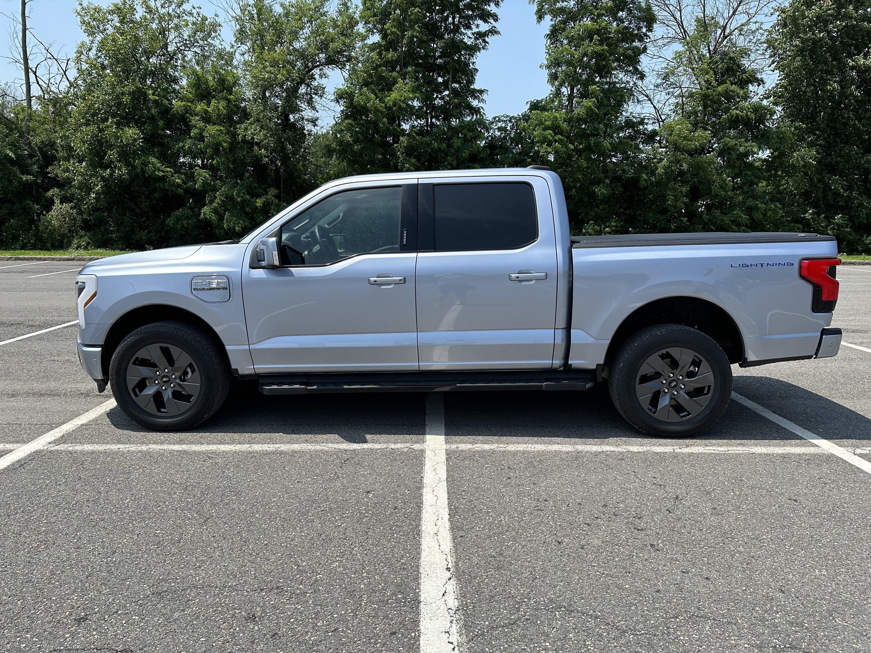 Ford F-150 Lightning FS: 2022 Lariat SR IMG_1470