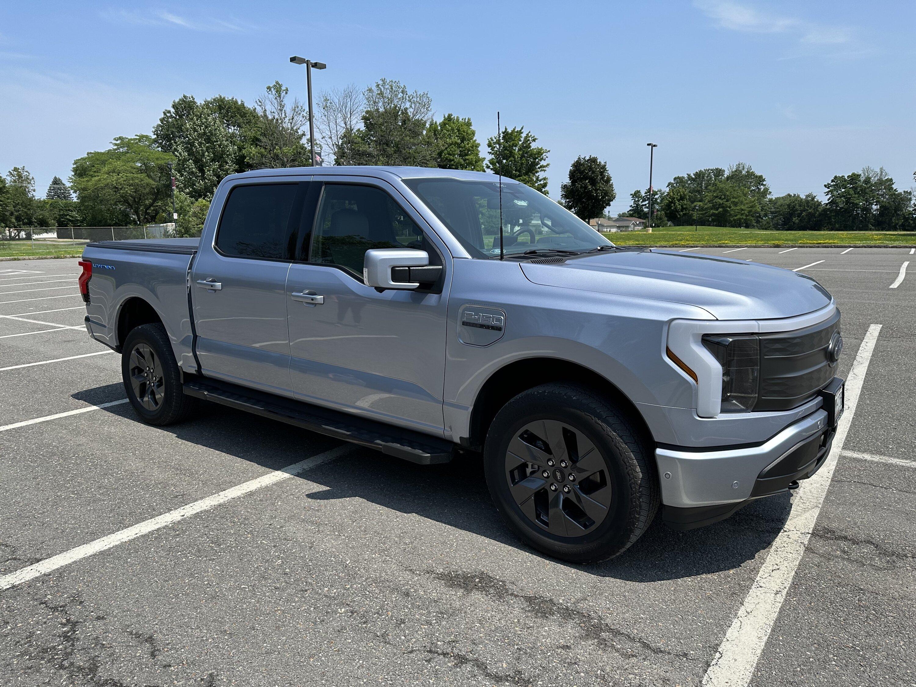 Ford F-150 Lightning FS: 2022 Lariat SR IMG_1474