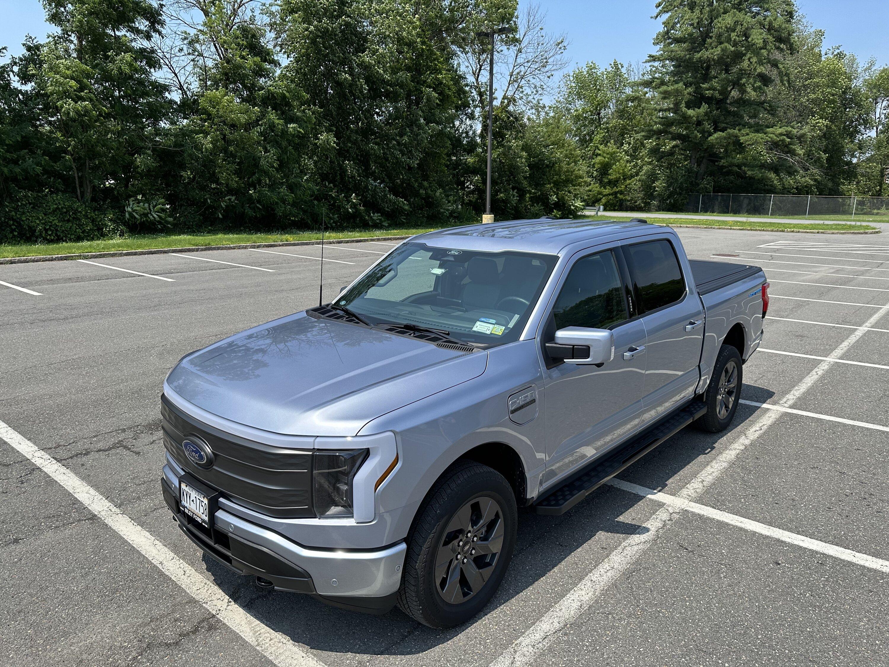 Ford F-150 Lightning FS: 2022 Lariat SR IMG_1498