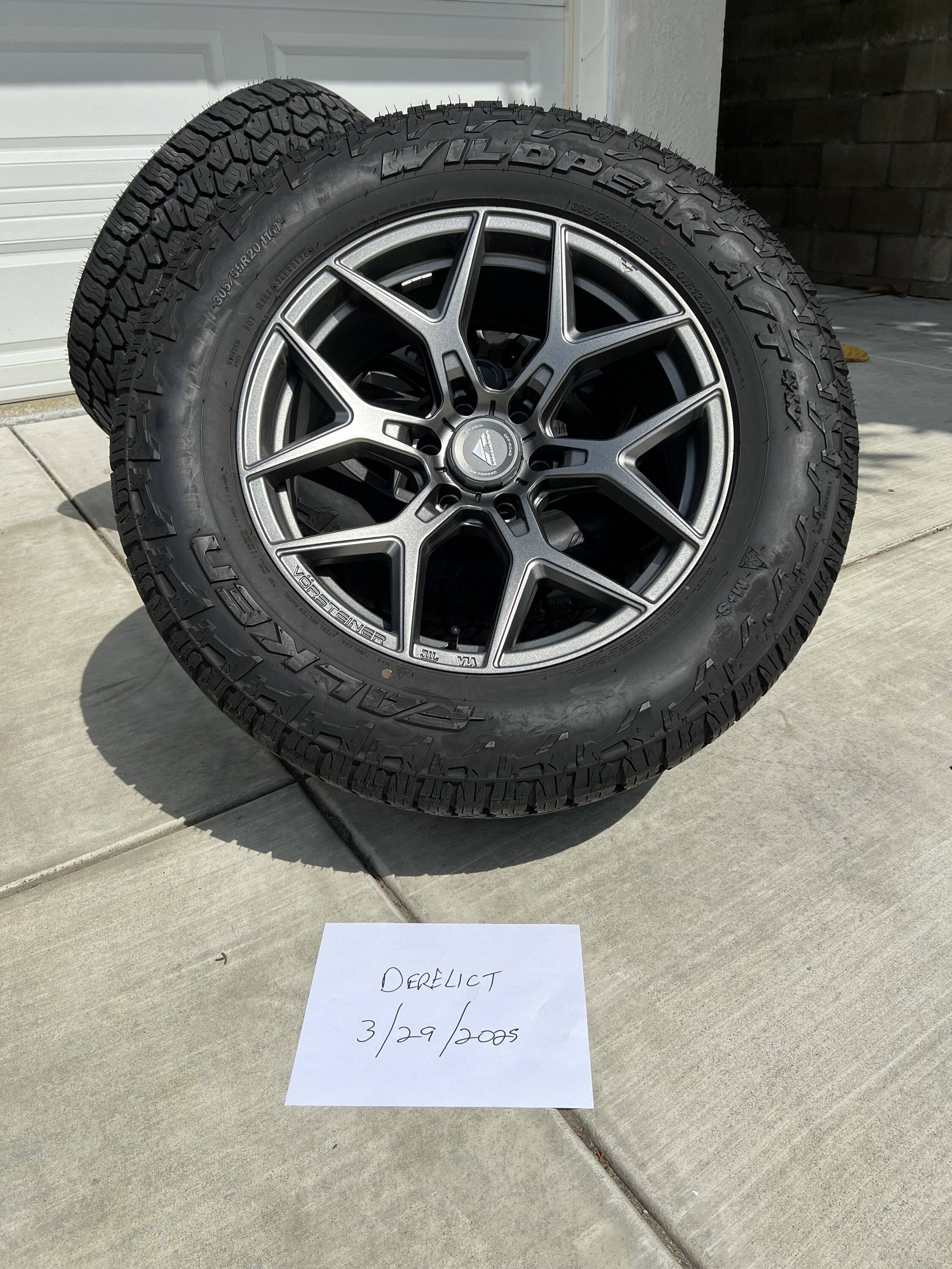 Ford F-150 Lightning Vorsteiner Venomrex VR601 20x9 Carbon Graphite w/ 305/55R20SL Falken Wildpeak 4W - $2500 IMG_2774