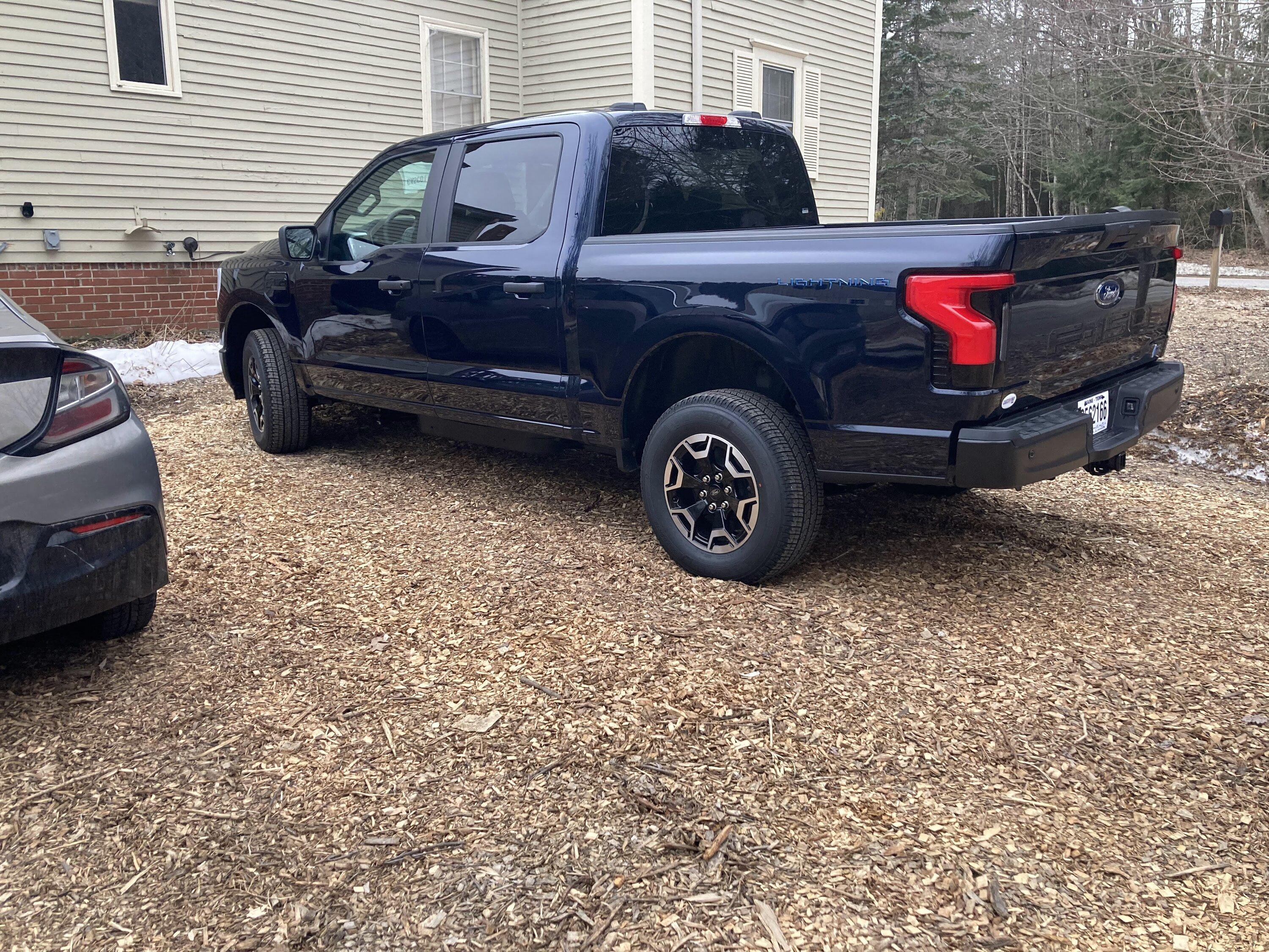 Ford F-150 Lightning ✅ 1/9/2023 Lightning Build Week Group (MY2023) IMG_2864