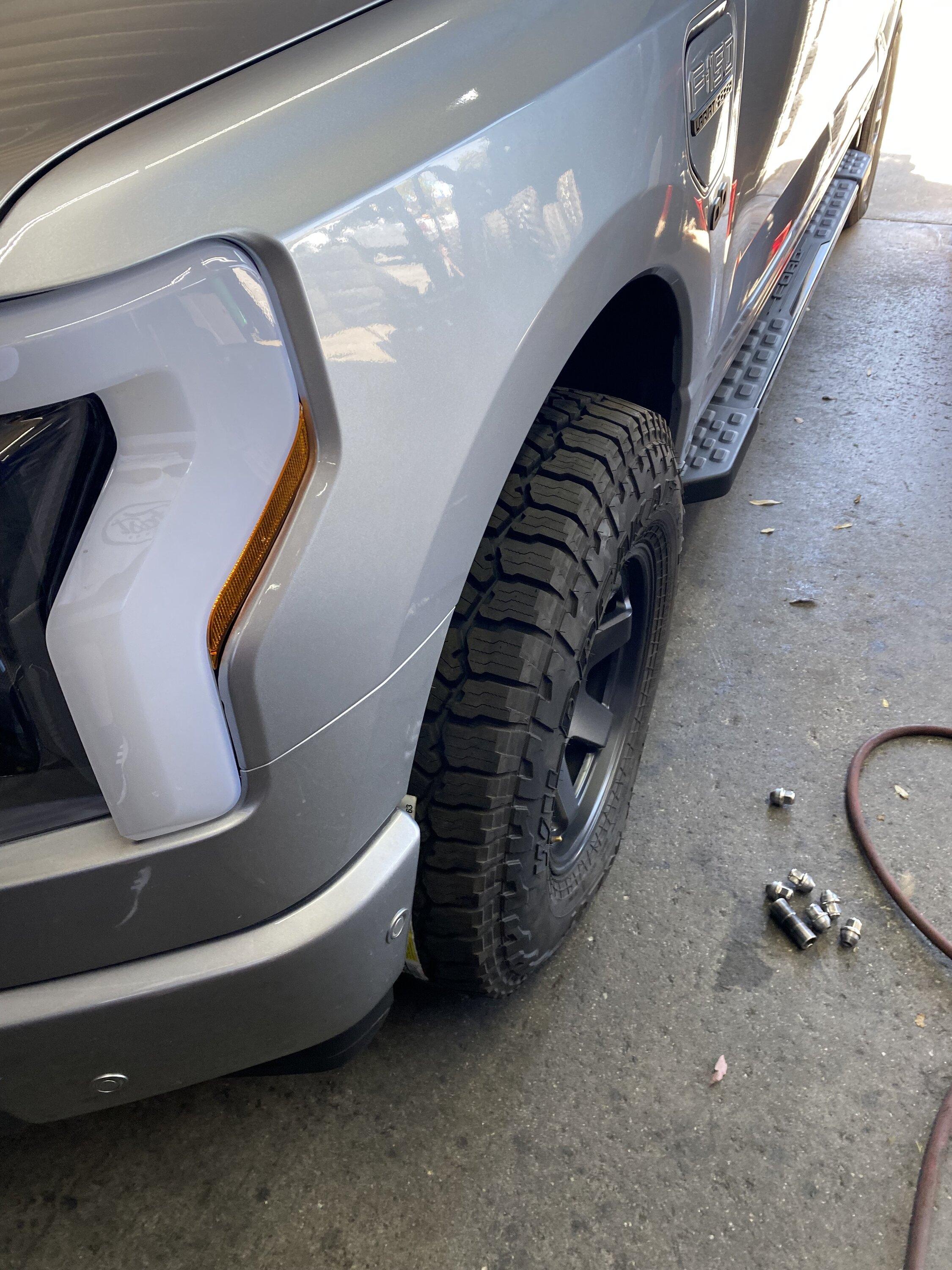 Ford F-150 Lightning My aftermarket 17" wheels fit, barely (tested: 17 x 9.5+12 Black Rhinos with 285/75/17 Falken tires) IMG_2911