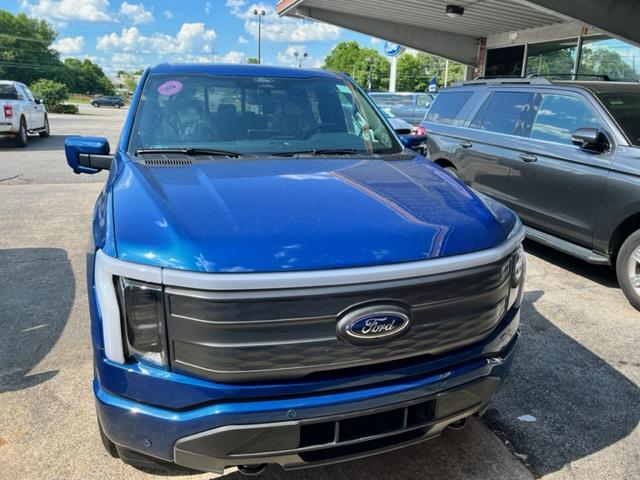 Ford F-150 Lightning ✅ 5/2 Lightning Build Week Group IMG_3256