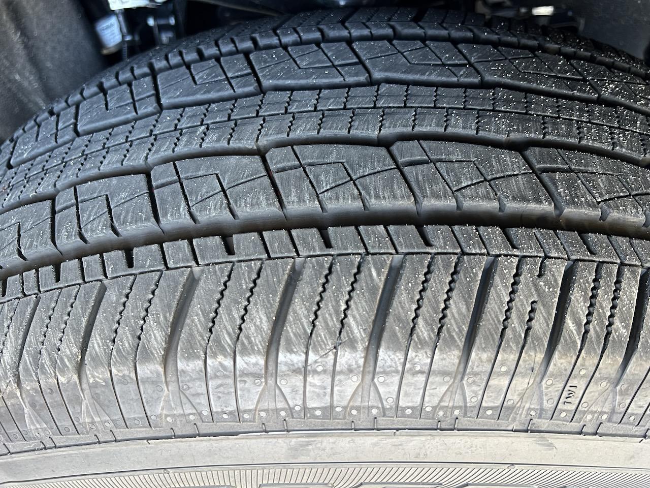 Ford F-150 Lightning LTB  20" Lariat rims and tires IMG_3881 (2)
