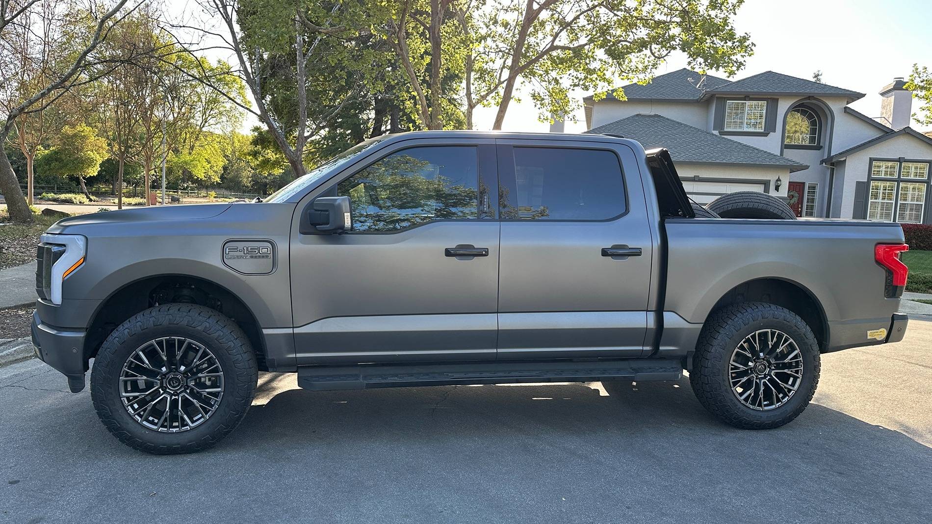 Ford F-150 Lightning Eibach 2.1" level, 275/65R20 tires, Fuel Rebar +20 wheels IMG_4099.JPG