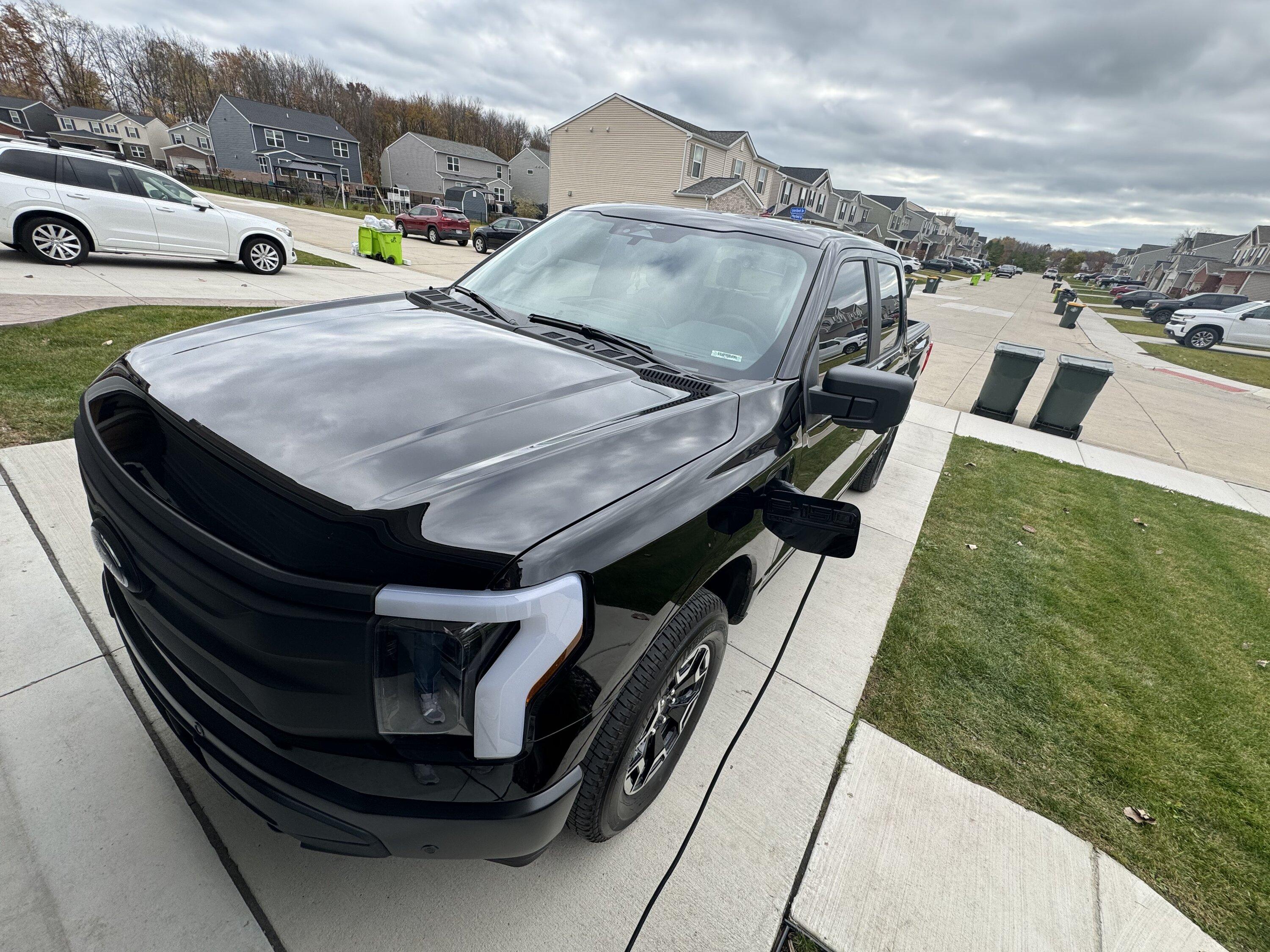 Ford F-150 Lightning 2023 PRO SR - 9300 Miles -  $51,500 IMG_4852