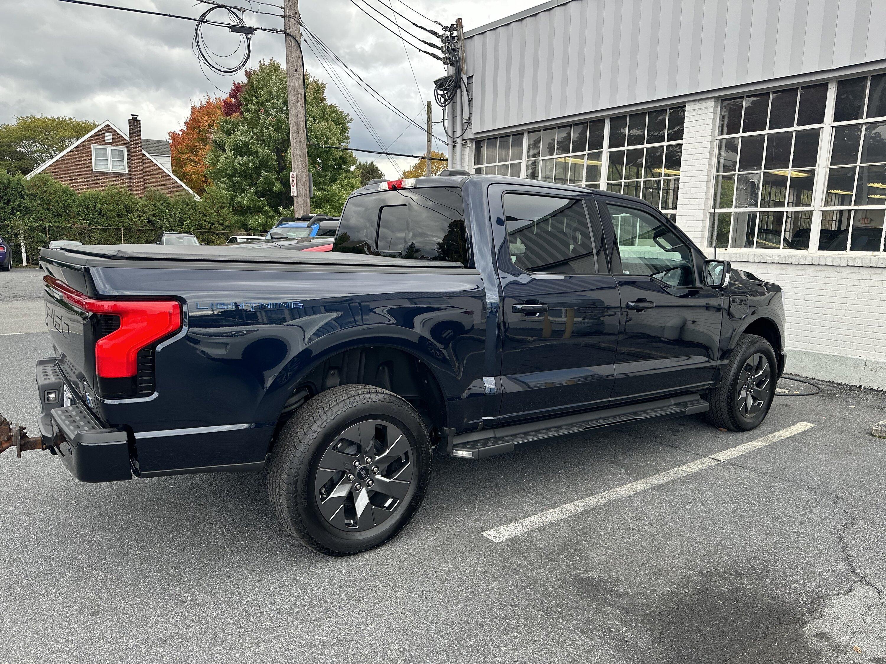 Ford F-150 Lightning 2023 SR Range Lariat Antimatter Blue IMG_5211