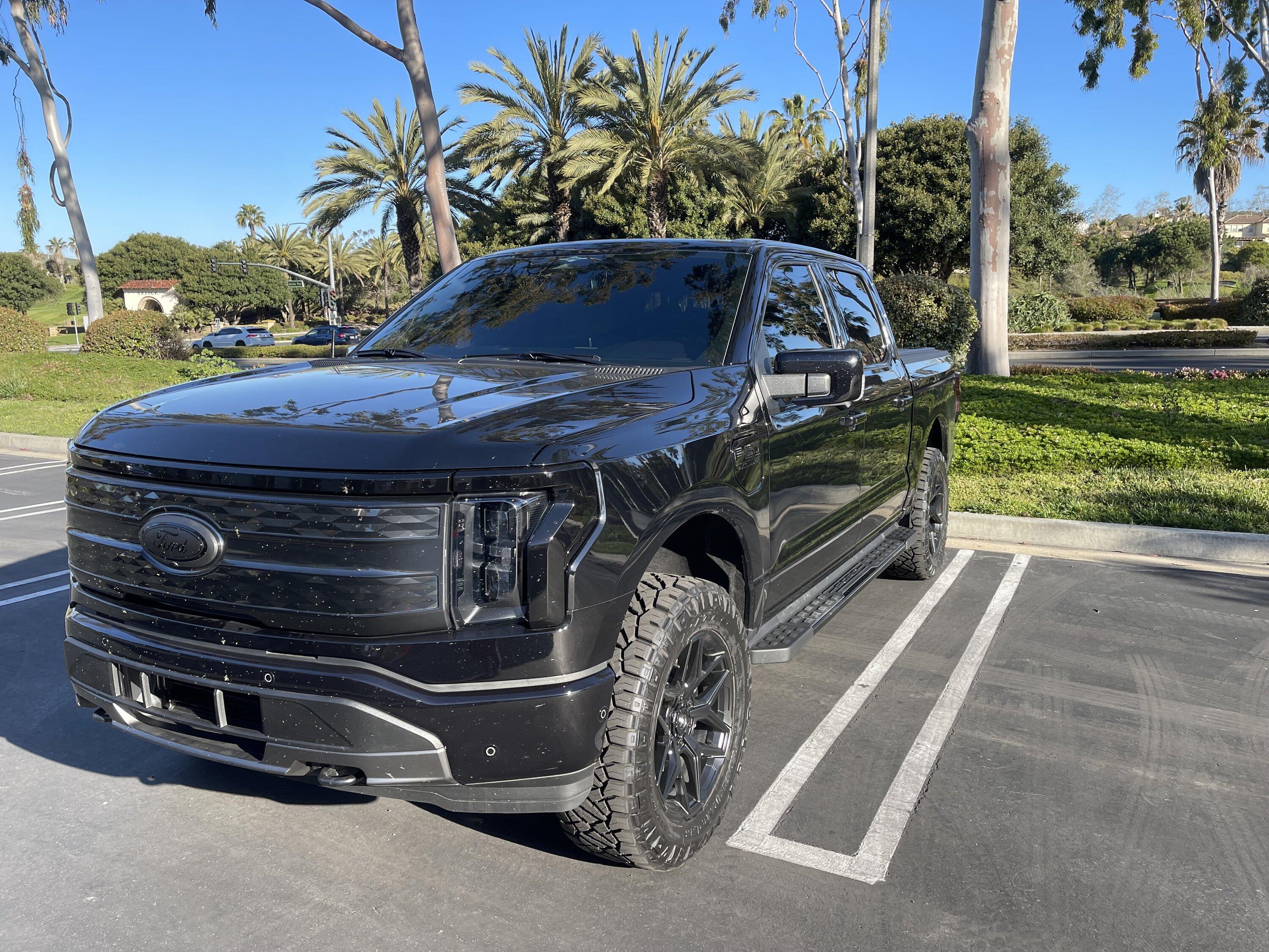 Ford F-150 Lightning AGATE BLACK F-150 Lightning Photos & Club IMG_5357