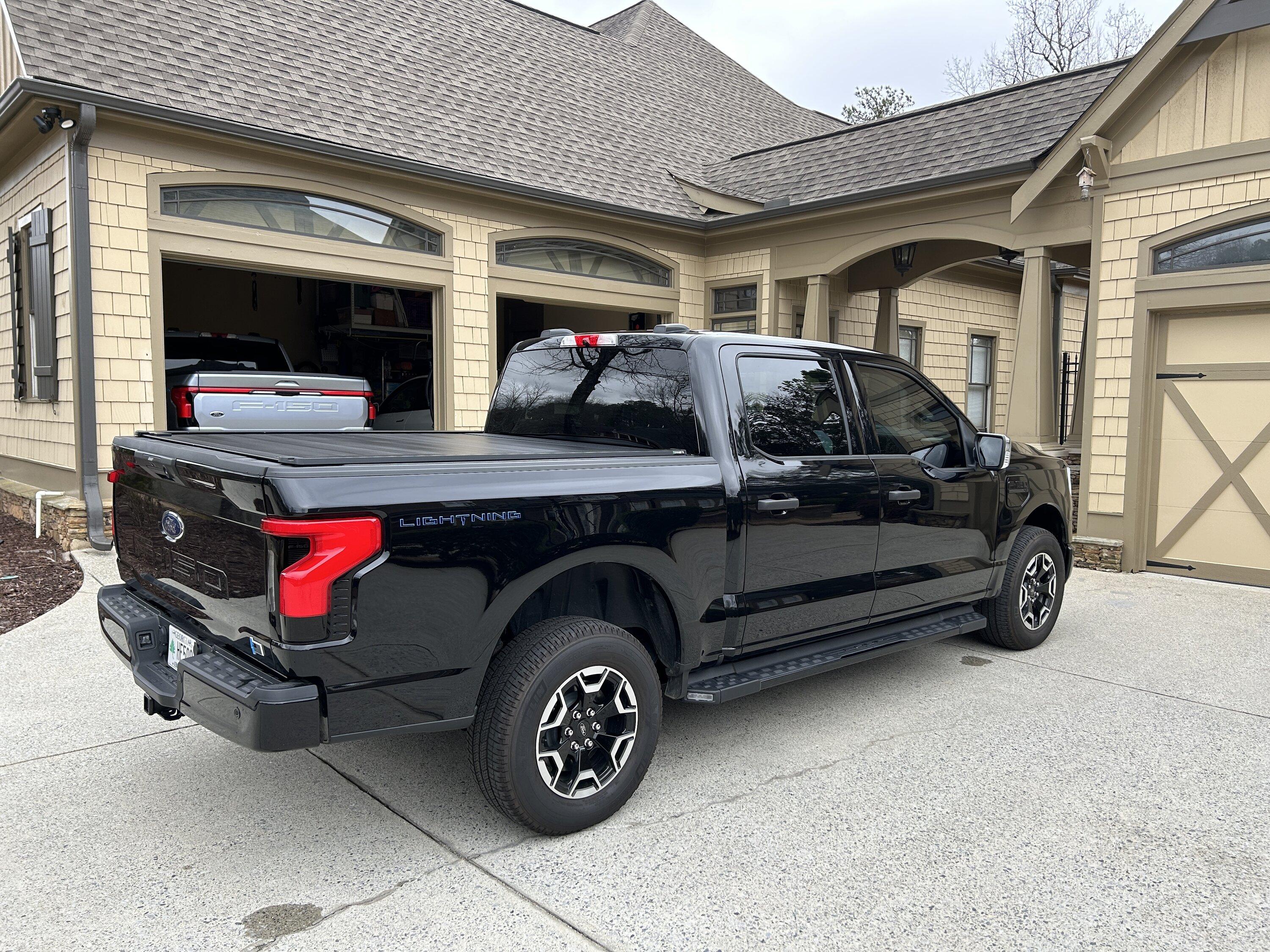 Ford F-150 Lightning FS: 2022 Lightning XLT w/leather, heated seats, Homelink, etc. - $47,500 IMG_5403.JPG