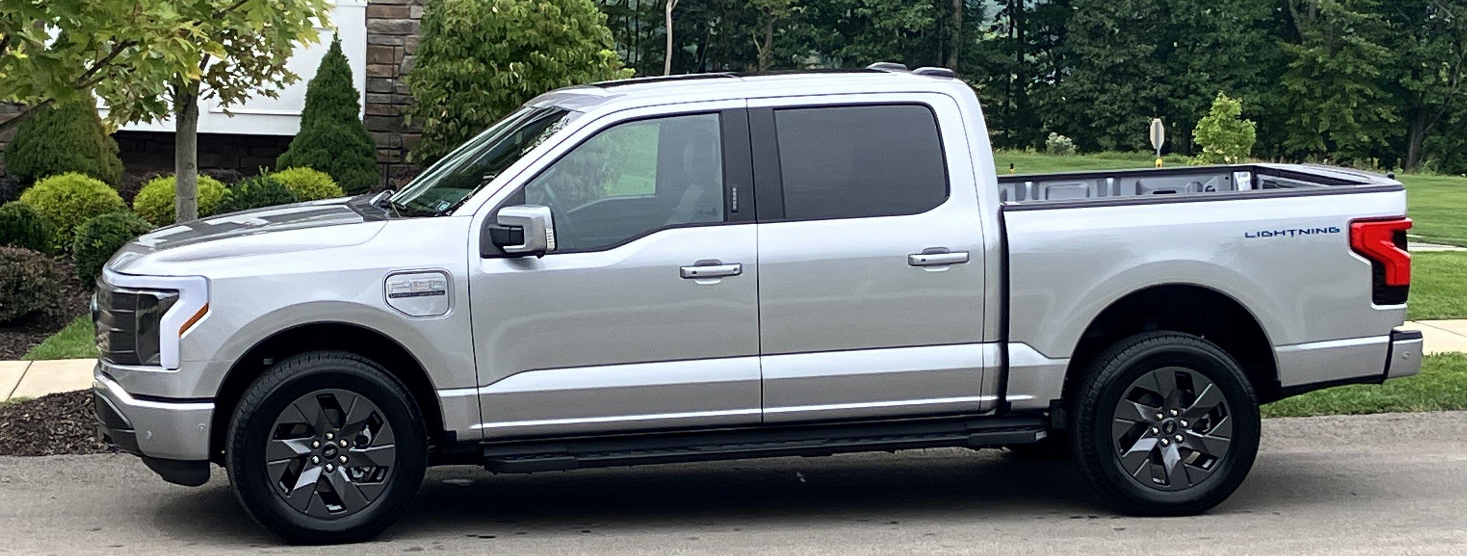 Ford F-150 Lightning ✅ 8/15/22 Lightning Build Week Group IMG_6521