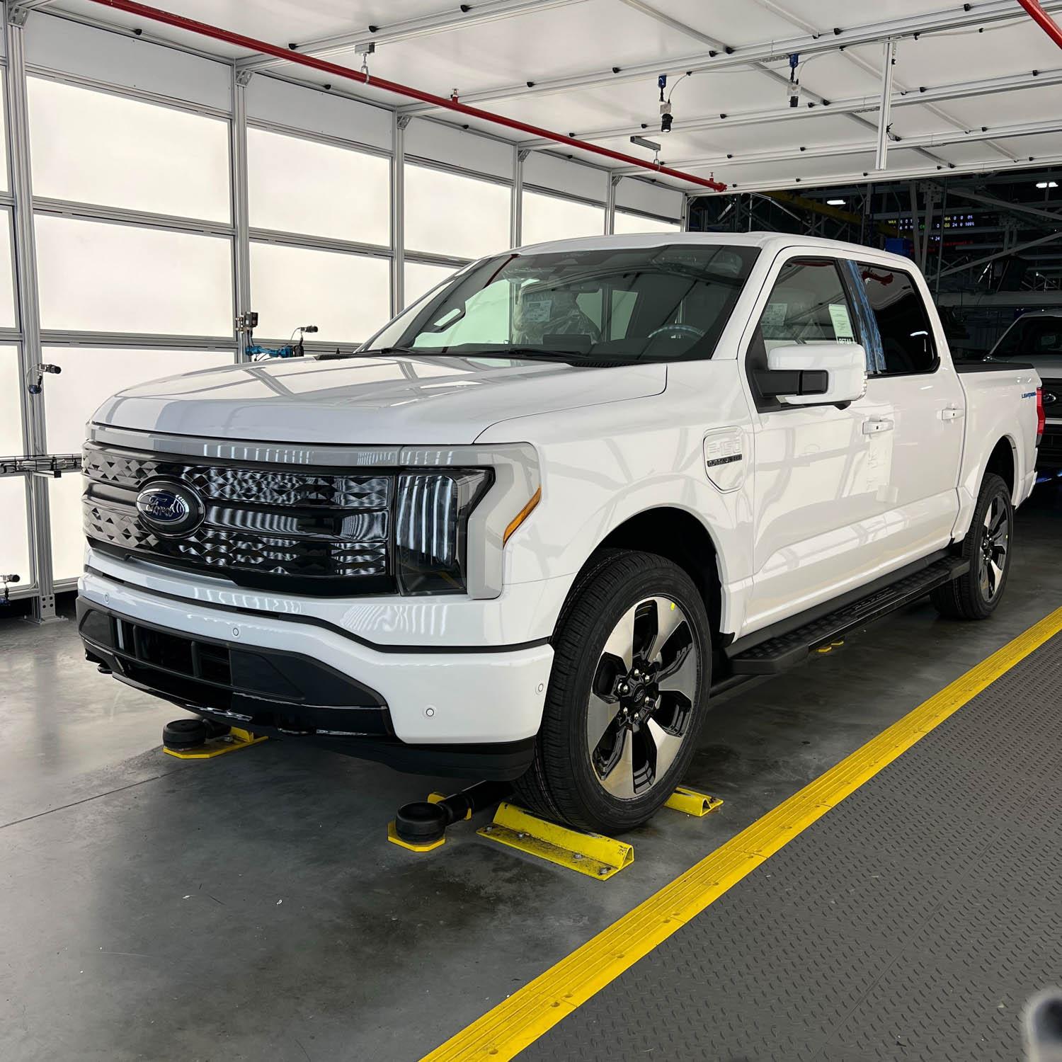 Ford F-150 Lightning ✅ 8/15/22 Lightning Build Week Group IMG_6627.JPG