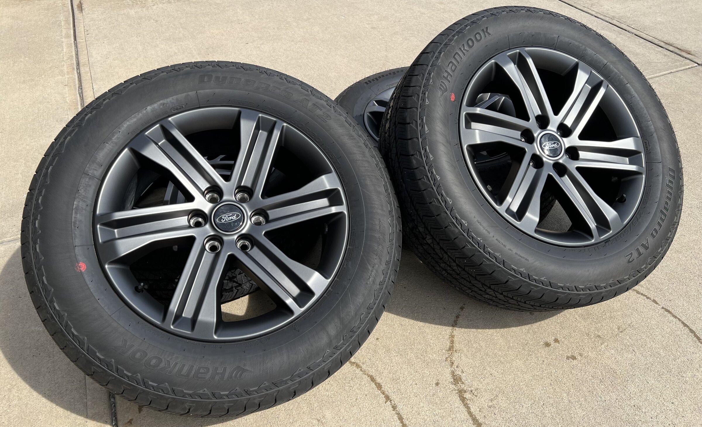 Ford F-150 Lightning 2022 Lariat Sport 20' wheels & tires IMG_7493