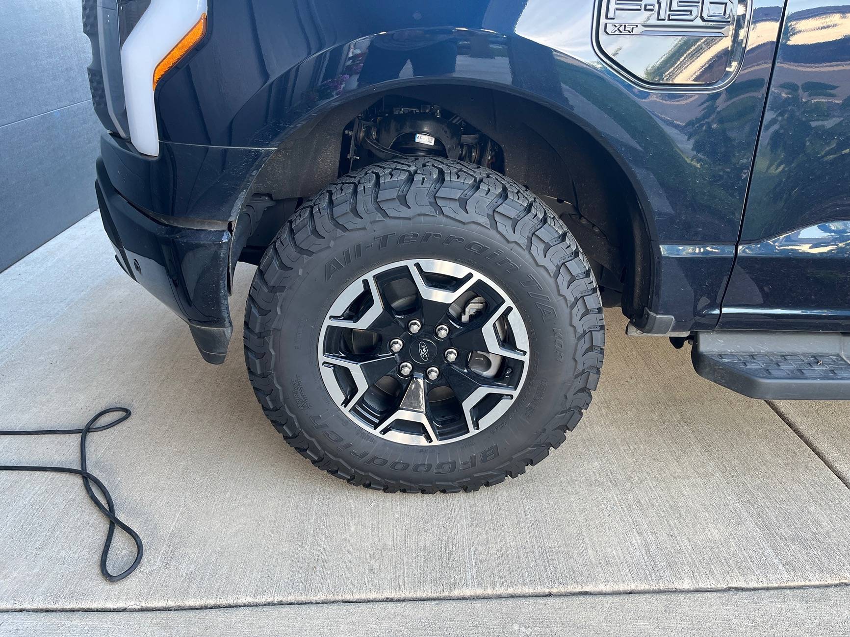 Ford F-150 Lightning 285/70/18 BFG KO3s on stock XLT wheels with 2” leveling kit IMG_8120