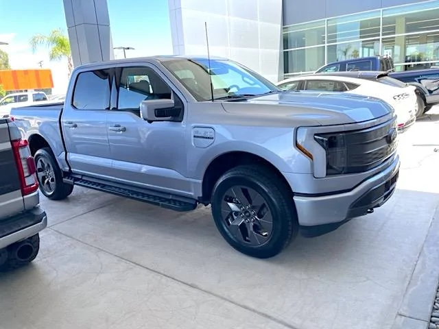 Ford F-150 Lightning ✅  6/13 Lightning Build Week Group IMG_9301