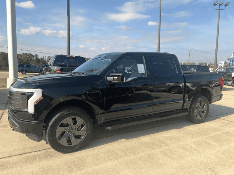 Ford F-150 Lightning New 2023 Ford F-150 Lightning Lariat Truck SuperCrew Cab - $77,599.00 Light-2