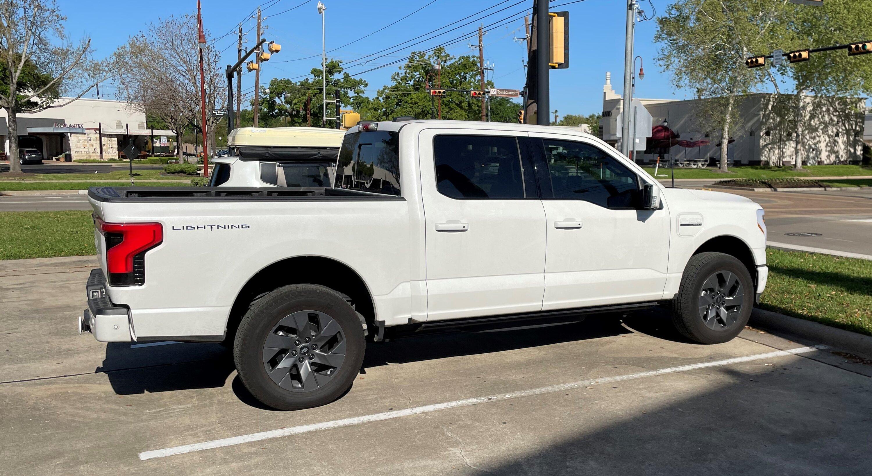 Ford F-150 Lightning STAR WHITE F-150 Lightning Photos & Club light